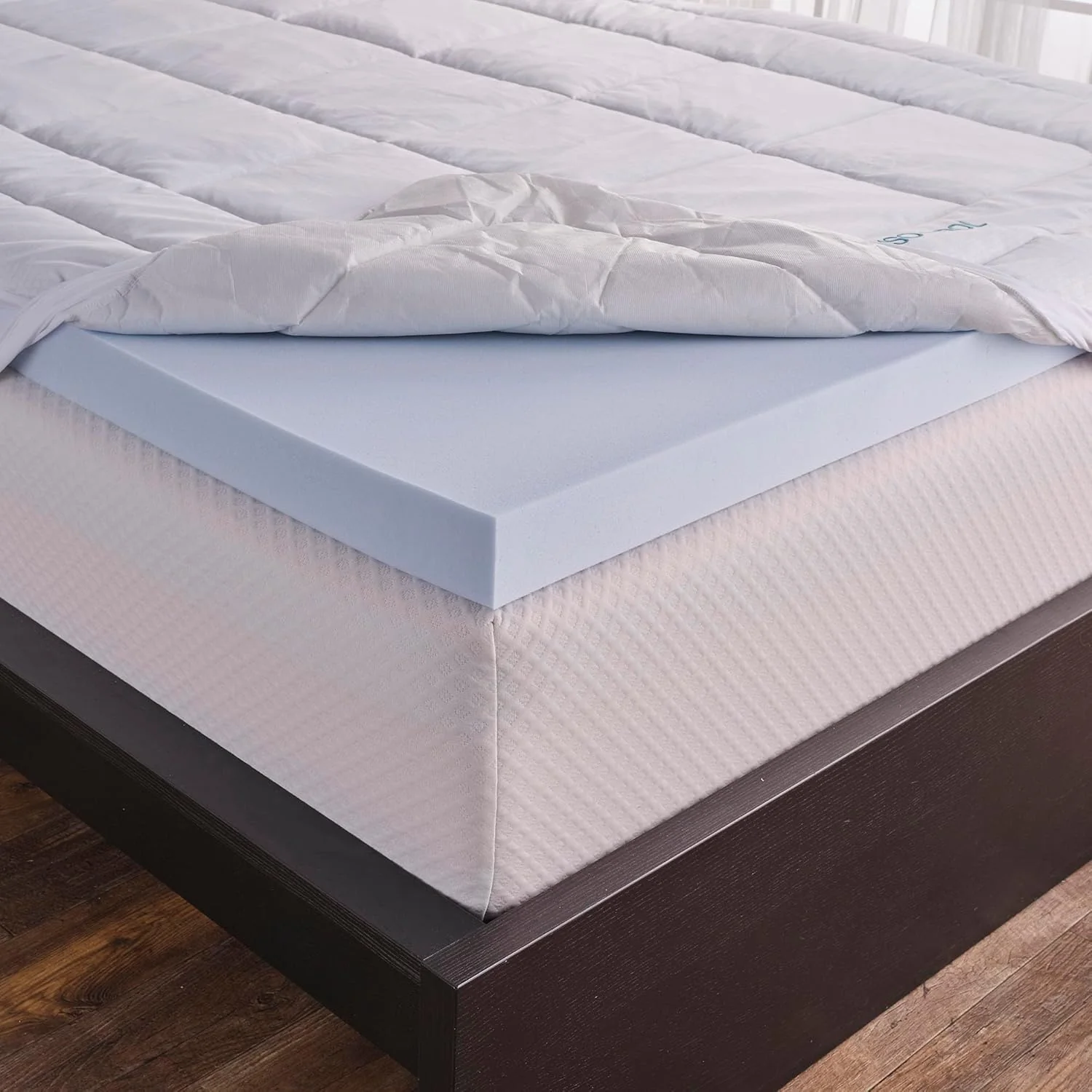 NEW - Mattress Topper Featuring Serene Foam, Queen, 3 inch - Retail $259 - Image 3