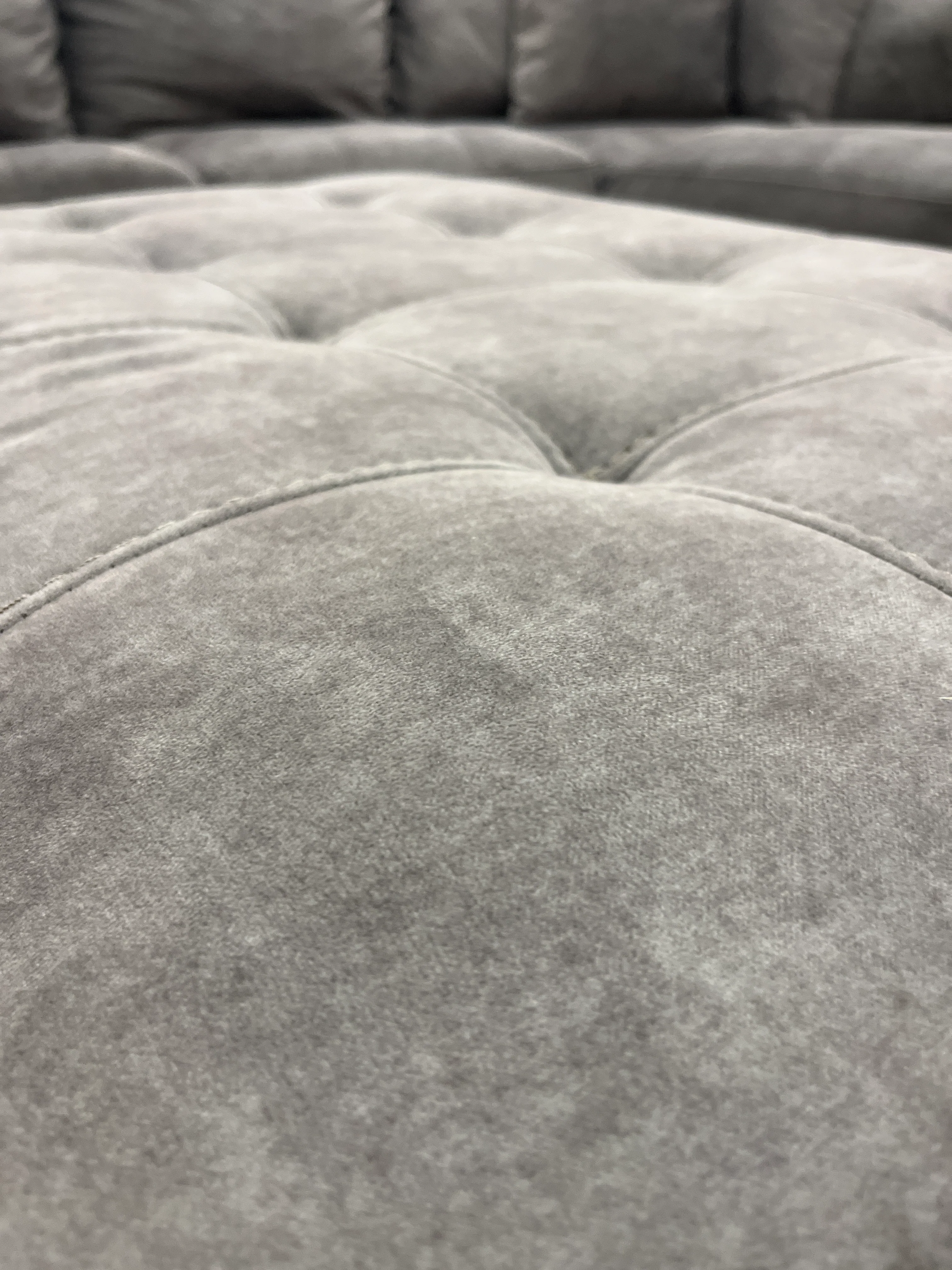 Thomasville Kylie Fabric Sectional with Ottoman - Image 4