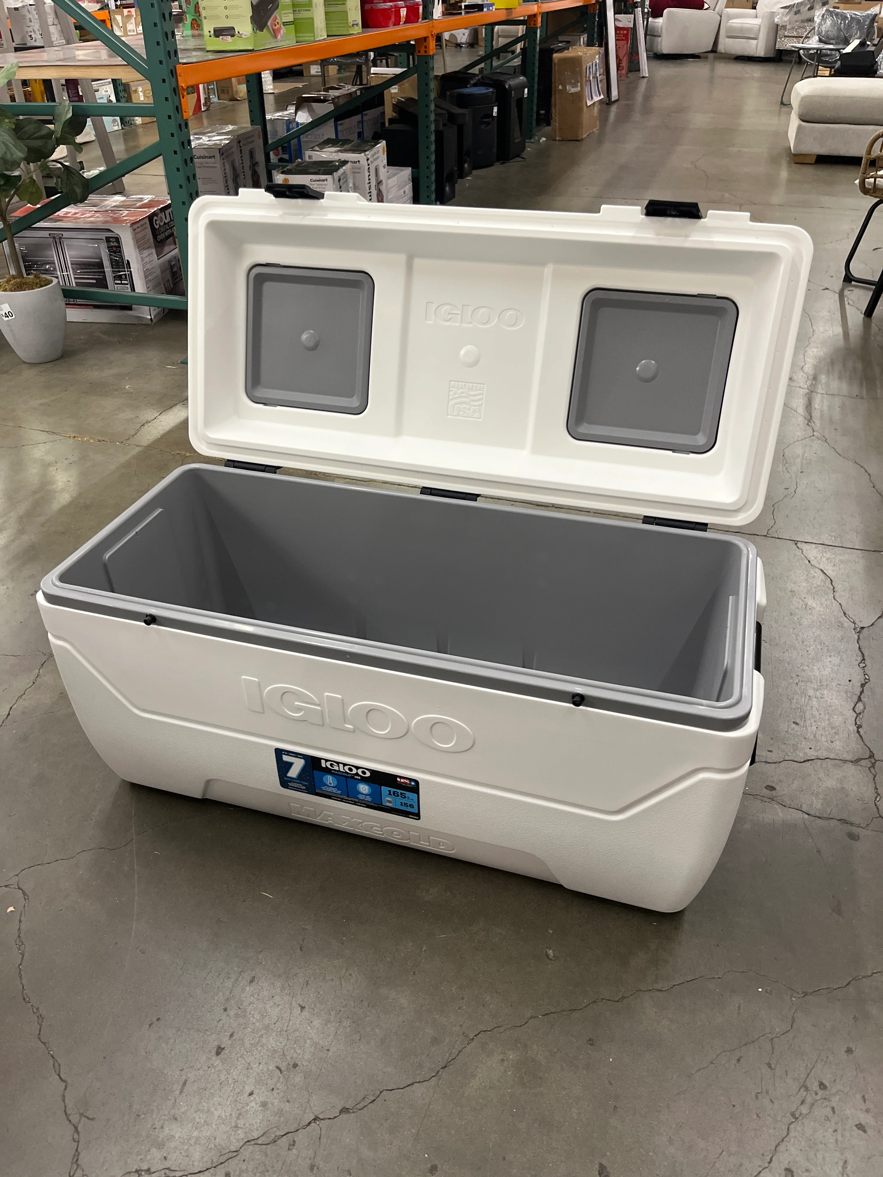 Igloo 165-quart Maxcold Chest Cooler with Butterfly Quick Access Hatch - Image 6