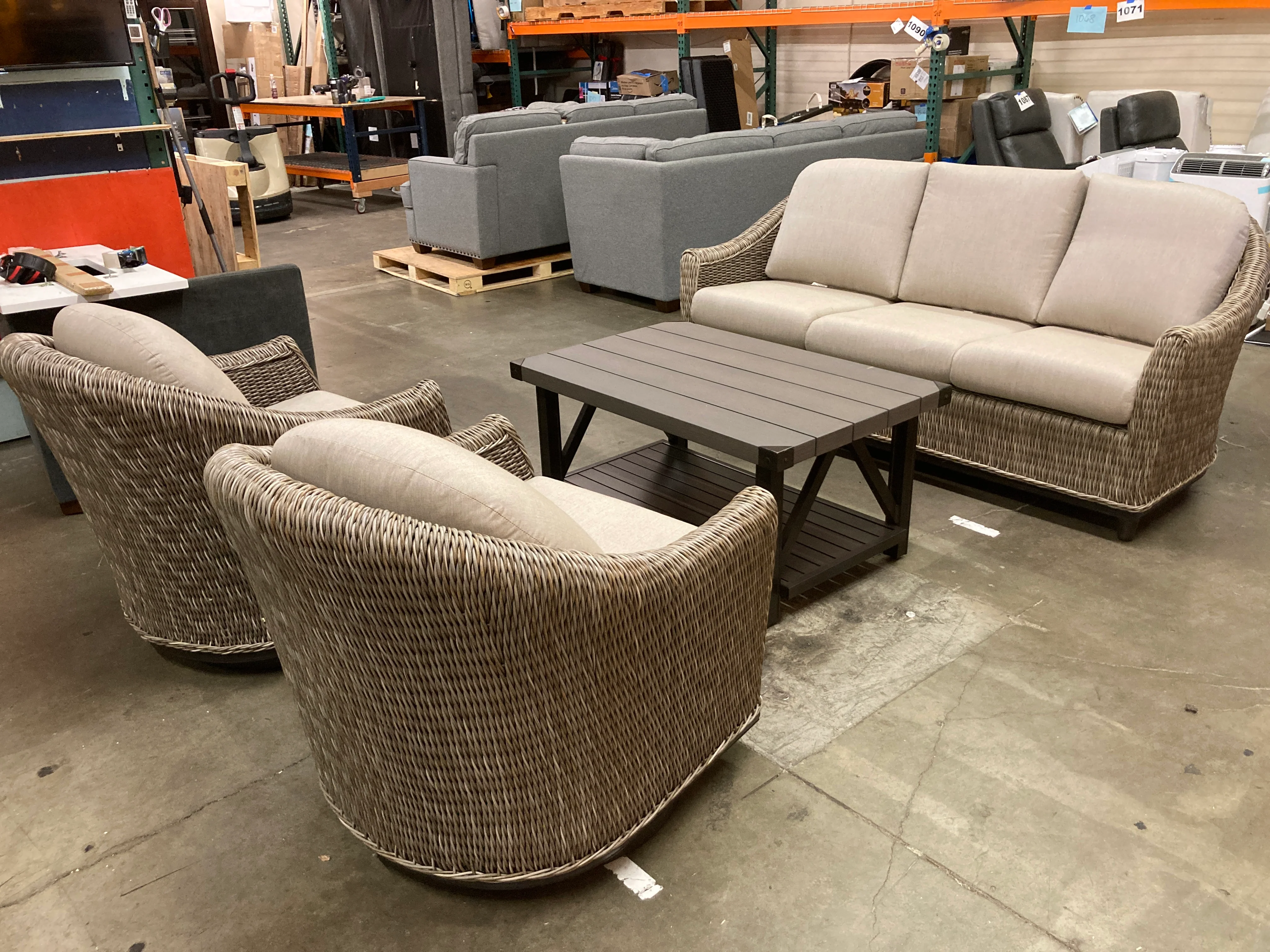 Costco - Agio Amelia 4-piece Outdoor Patio Seating Set - Retail $2699 - Image 2