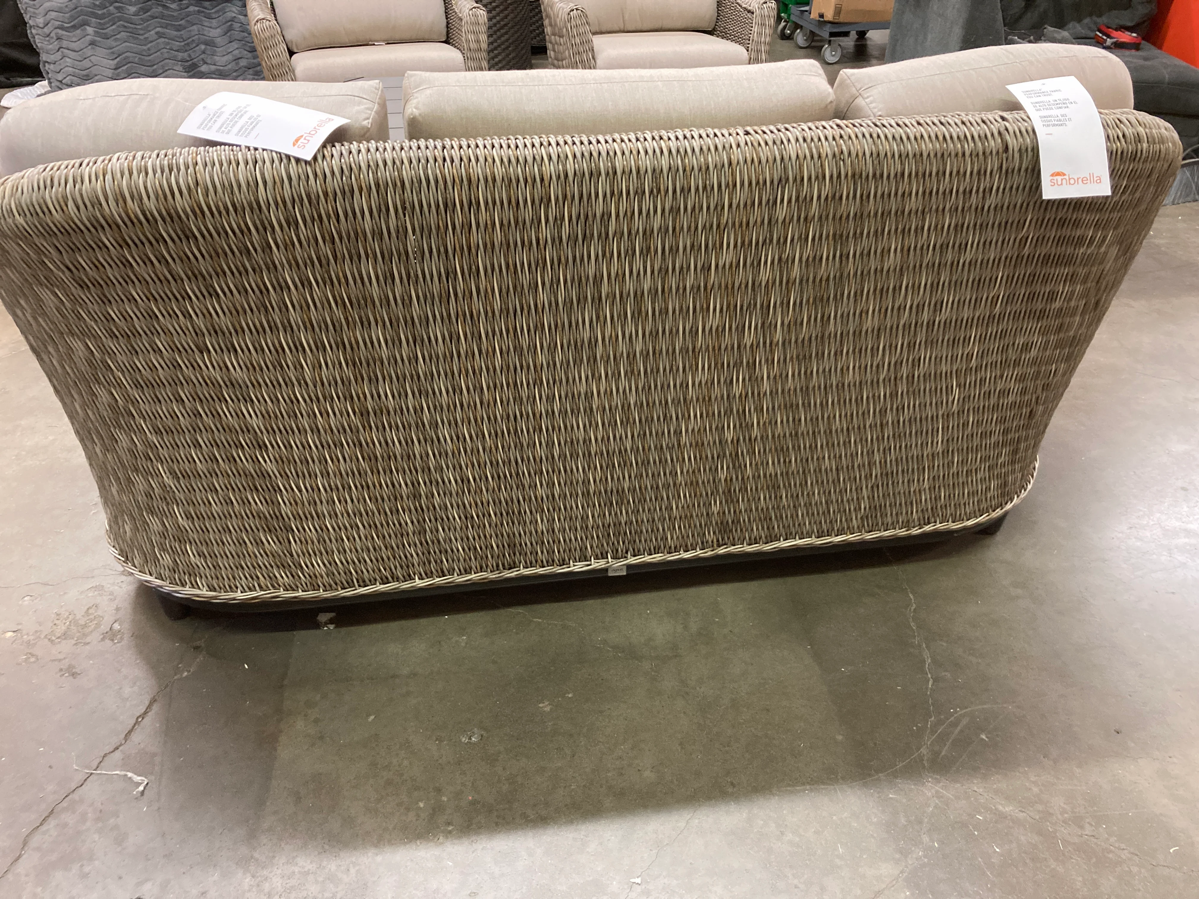 Costco - Agio Amelia 4-piece Outdoor Patio Seating Set - Retail $2699 - Image 7