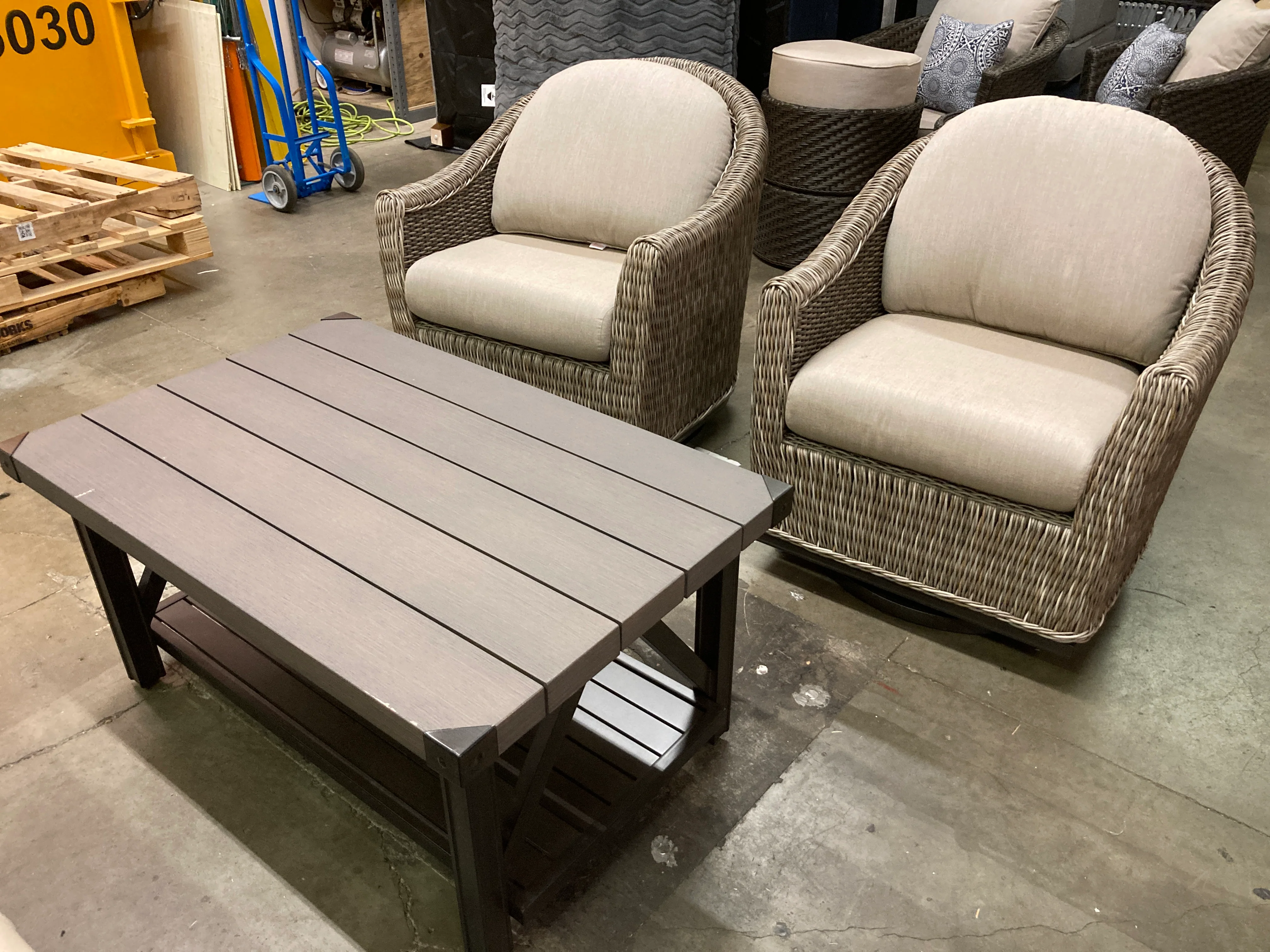 Costco - Agio Amelia 4-piece Outdoor Patio Seating Set - Retail $2699 - Image 8