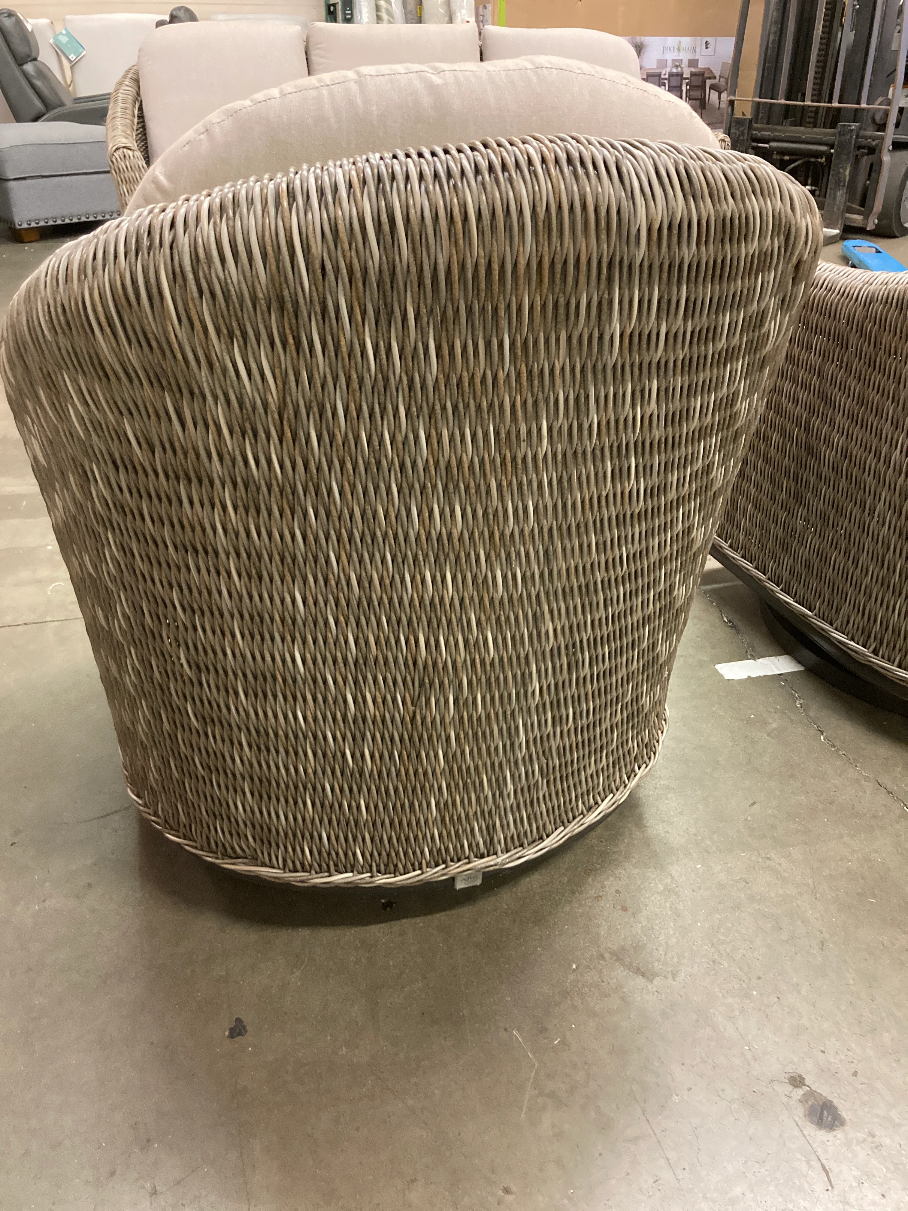 Costco - Agio Amelia 4-piece Outdoor Patio Seating Set - Retail $2699 - Image 9
