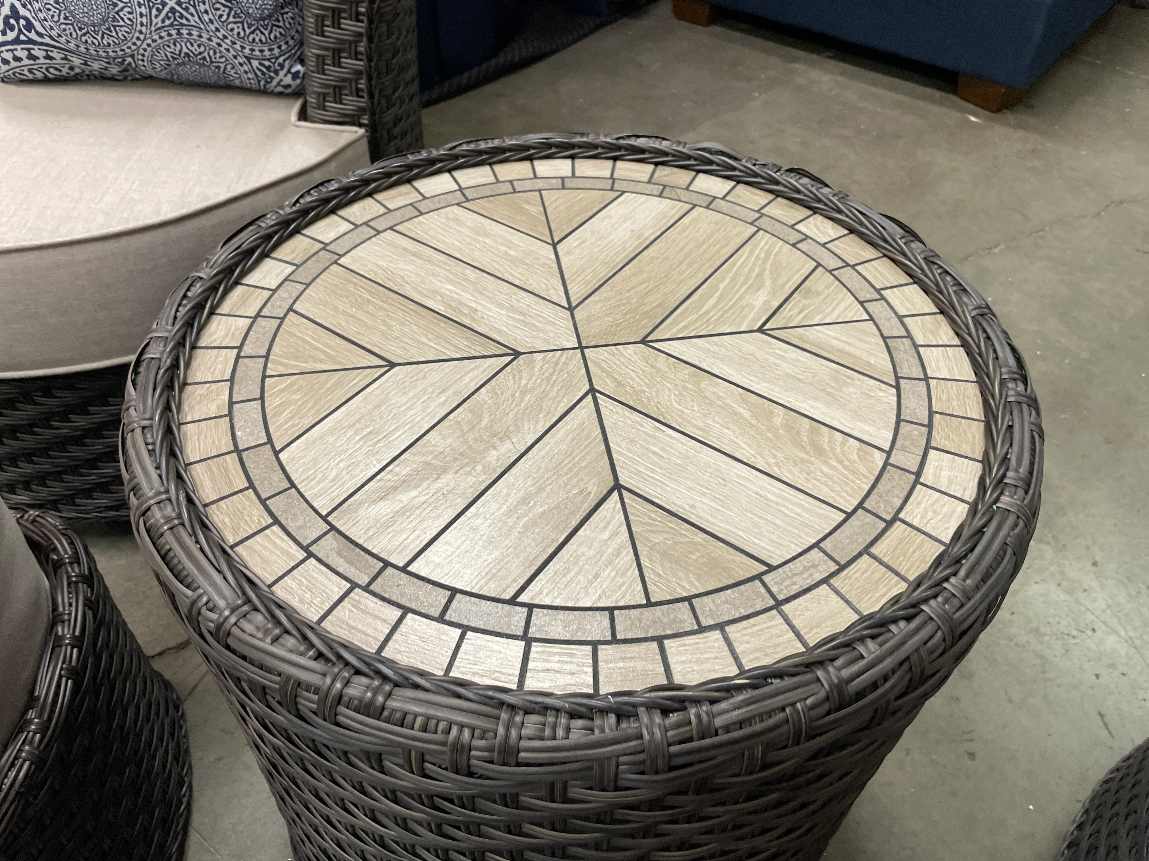 Costco - Salinger 5-piece Outdoor Patio Seating Set - Retail $1299 - Image 3
