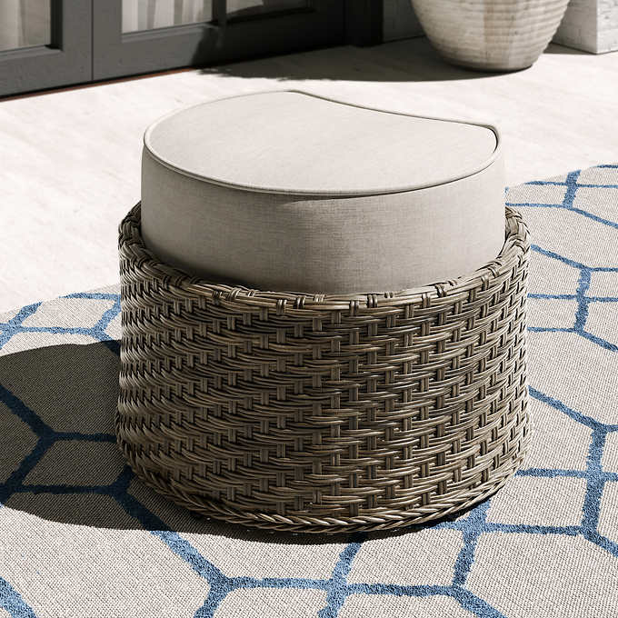 Costco - Salinger 5-piece Outdoor Patio Seating Set - Retail $1299 - Image 9