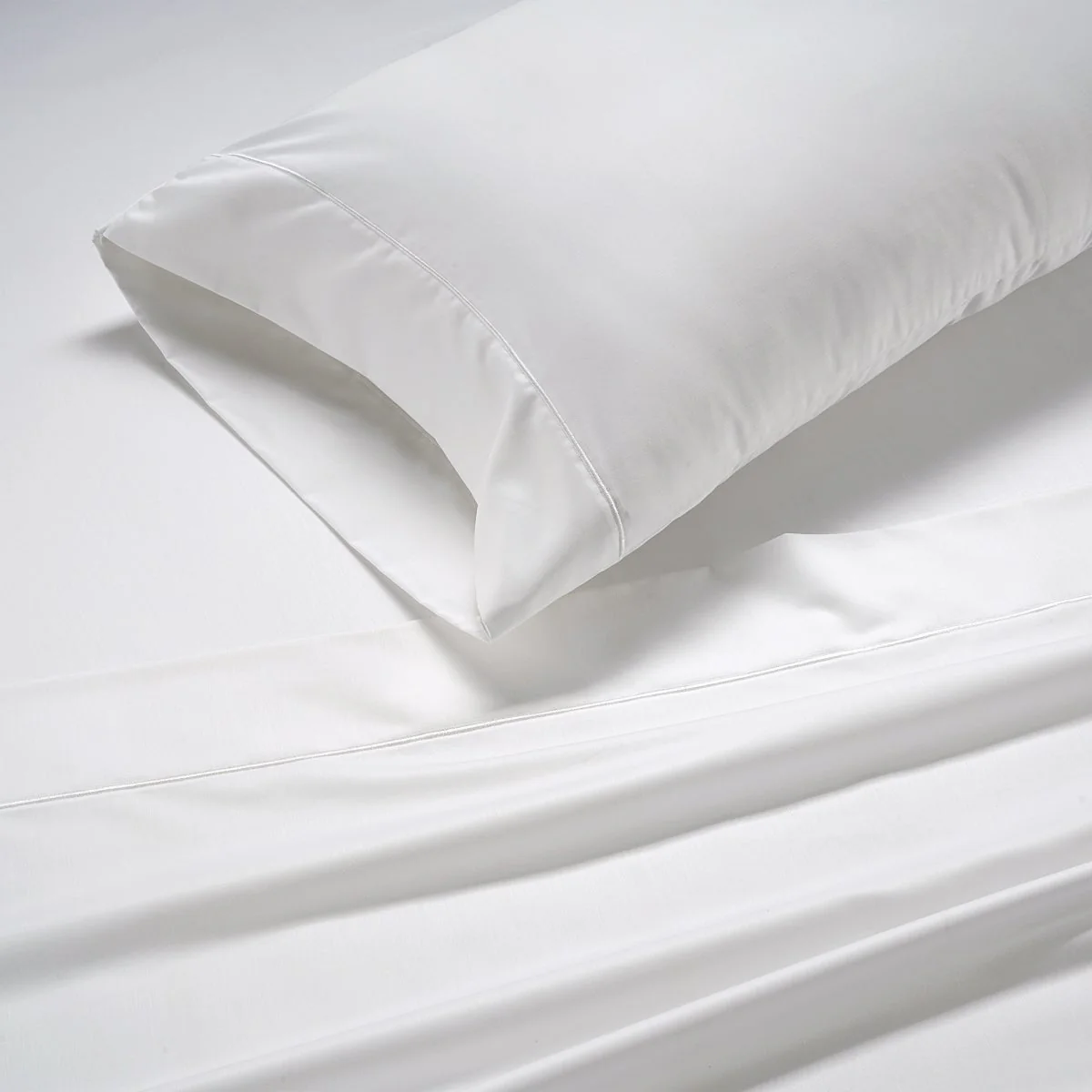 NEW - Hotel Signature 800 Thread Count Cotton 6-piece Sheet Set, Queen - Image 3