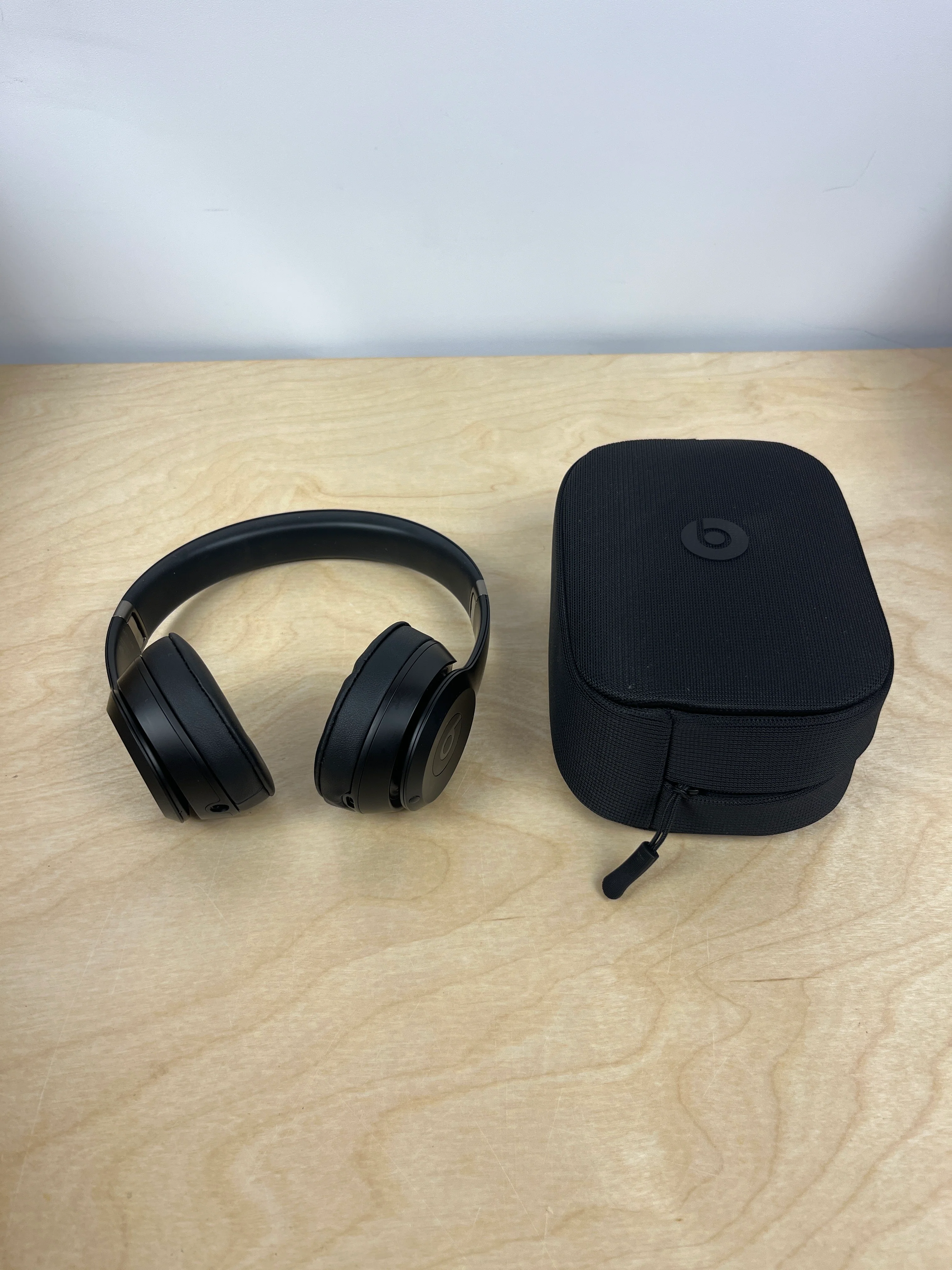 Beats Solo 4 Black Wireless On-Ear Headphones - Image 6