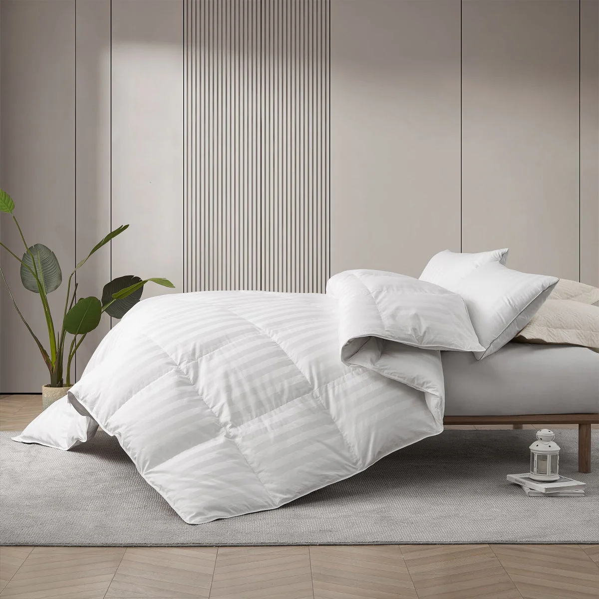 NEW - Hotel Grand White Down Comforter - Full/Queen - Image 2