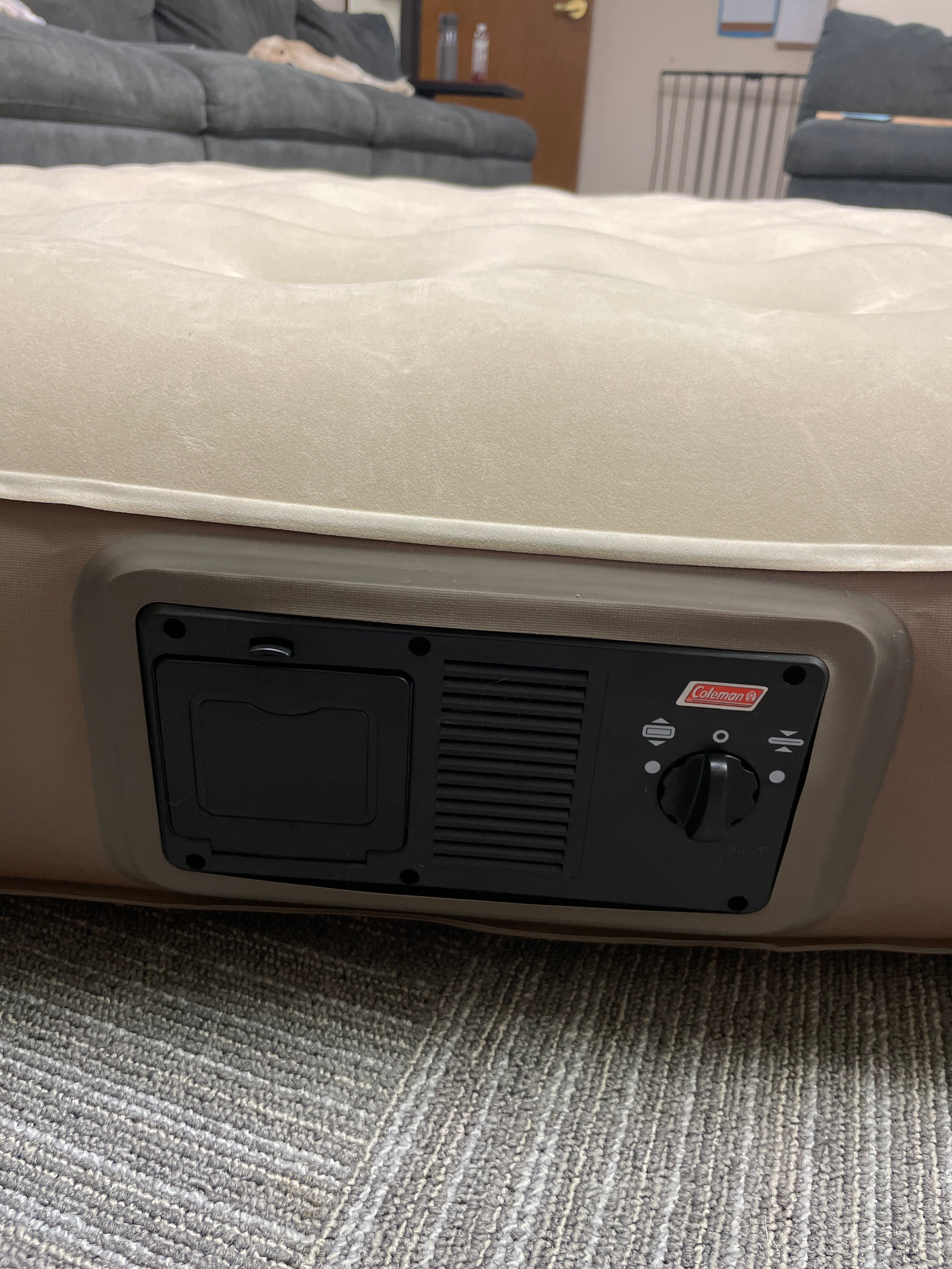 Coleman QUEEN Quickbed Elite Extra High Airbed - Retail $59 - Image 2