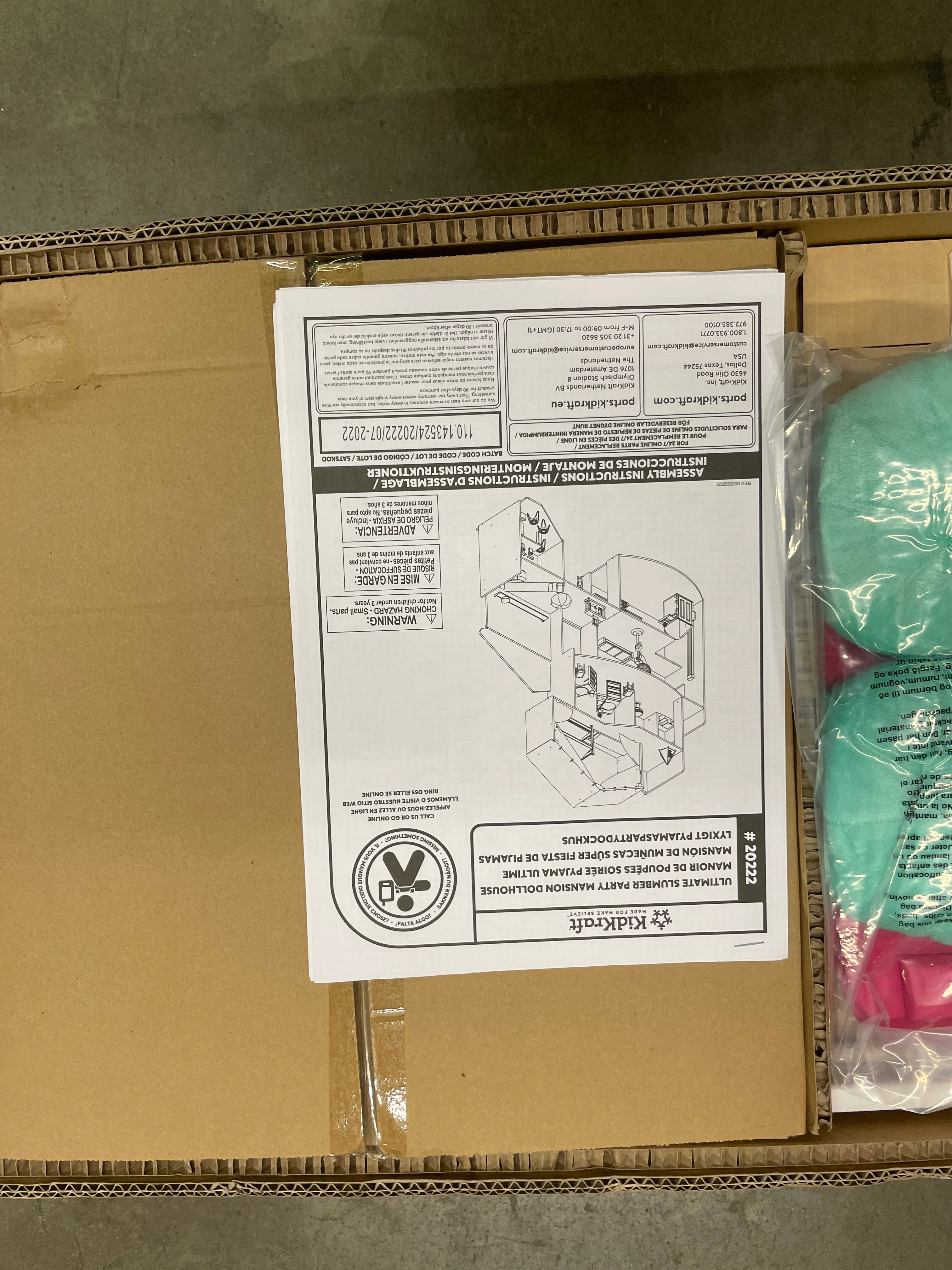 Costco - KidKraft Ultimate Slumber Party Mansion Dollhouse - Retail $189 - Image 6