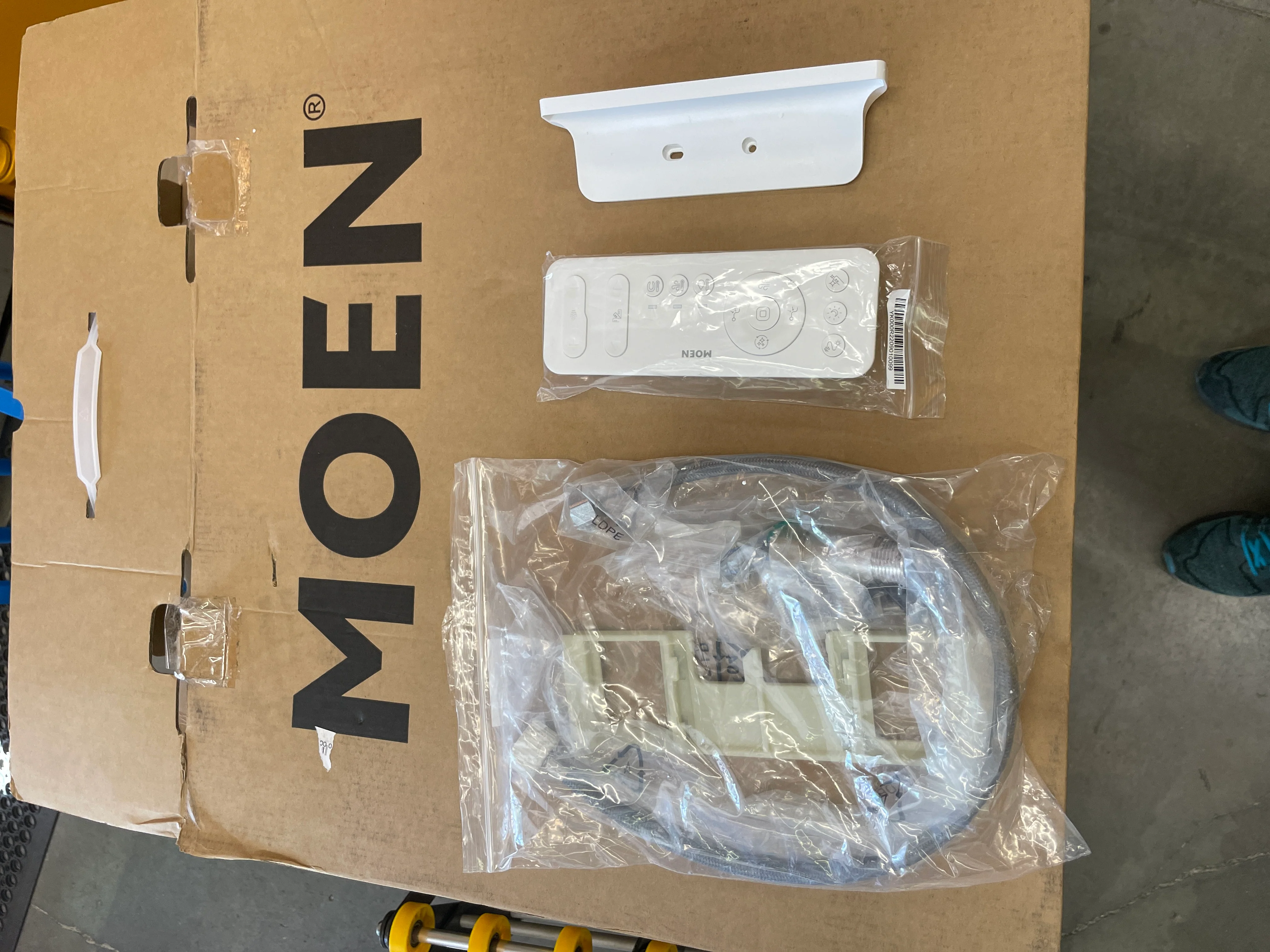 MOEN 5-SERIES ROUND