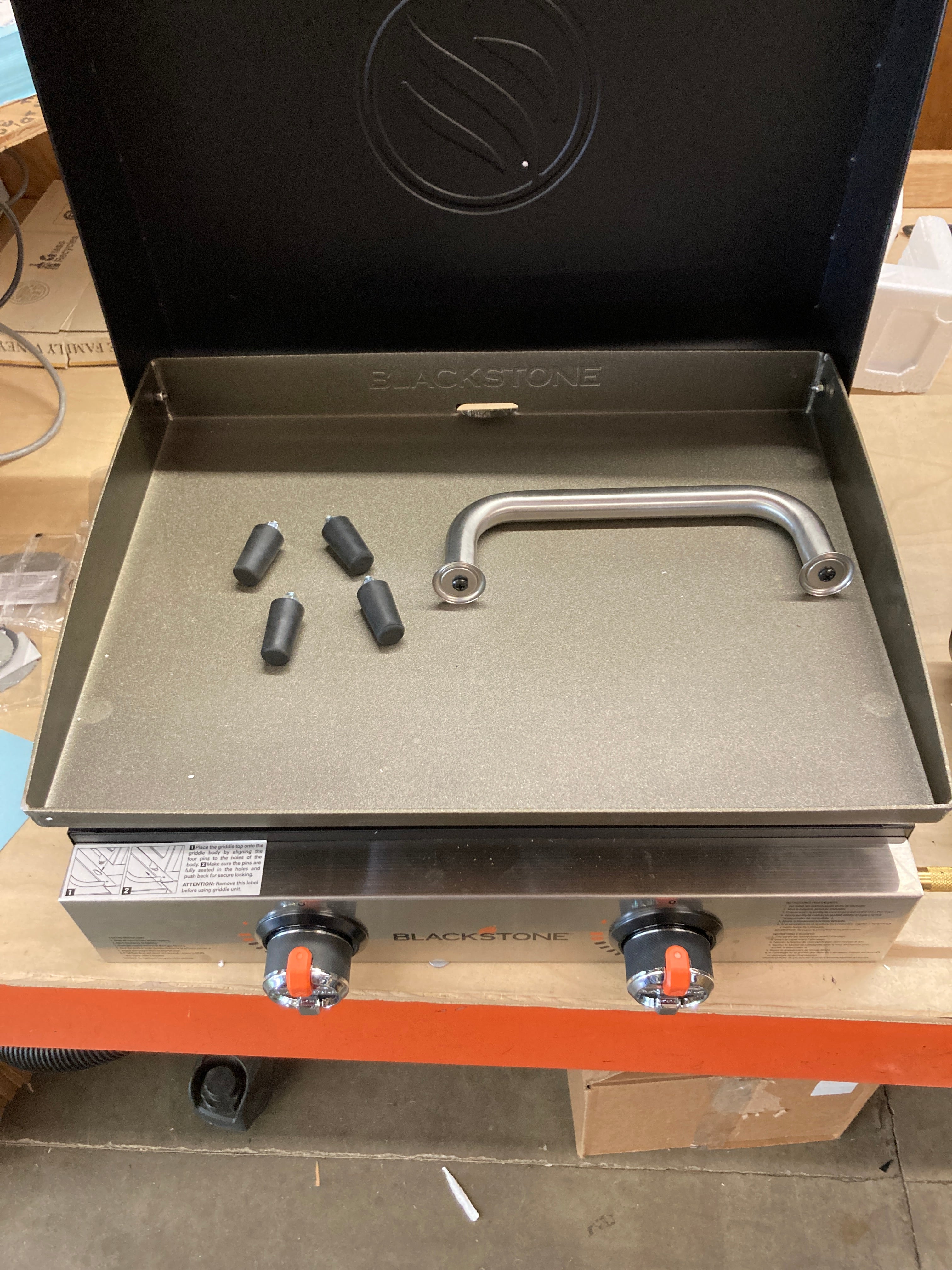 Blackstone Original 22in Griddle w/Hood and Carry Bag - retail $199 - Image 3