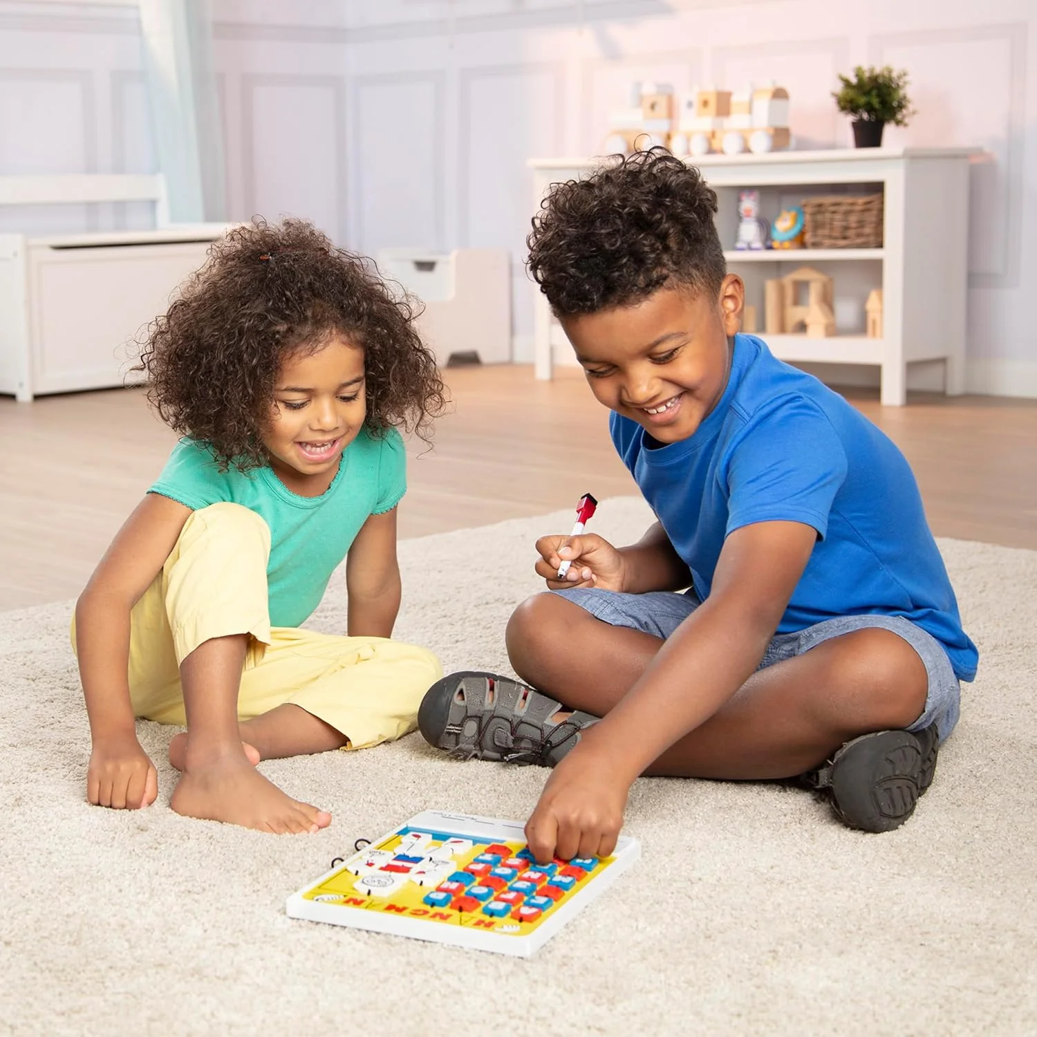 Melissa & Doug Flip to Win Travel Hangman Game - White Board, Dry-Erase Marker - Image 7