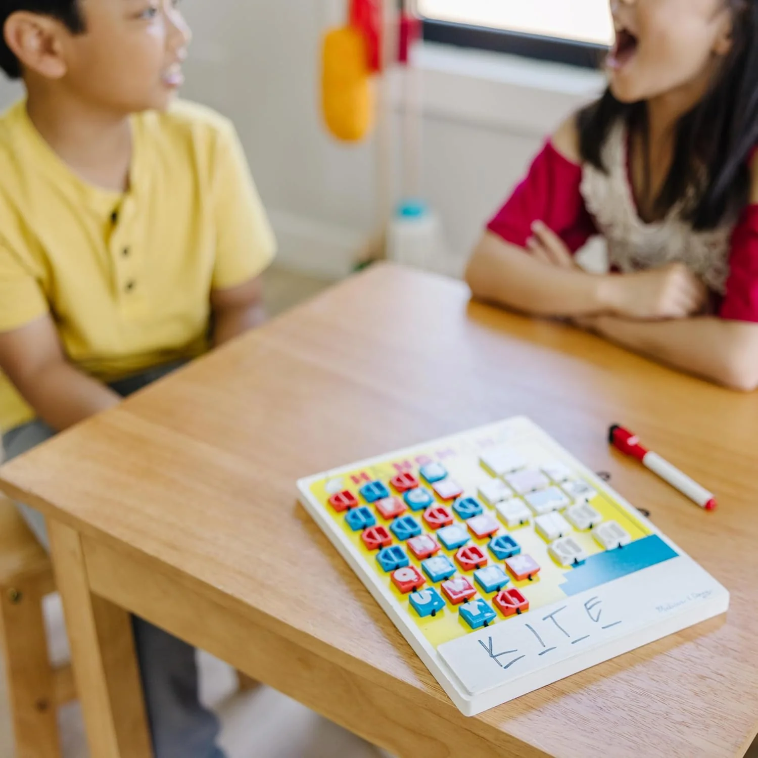 Melissa & Doug Flip to Win Travel Hangman Game - White Board, Dry-Erase Marker - Image 8