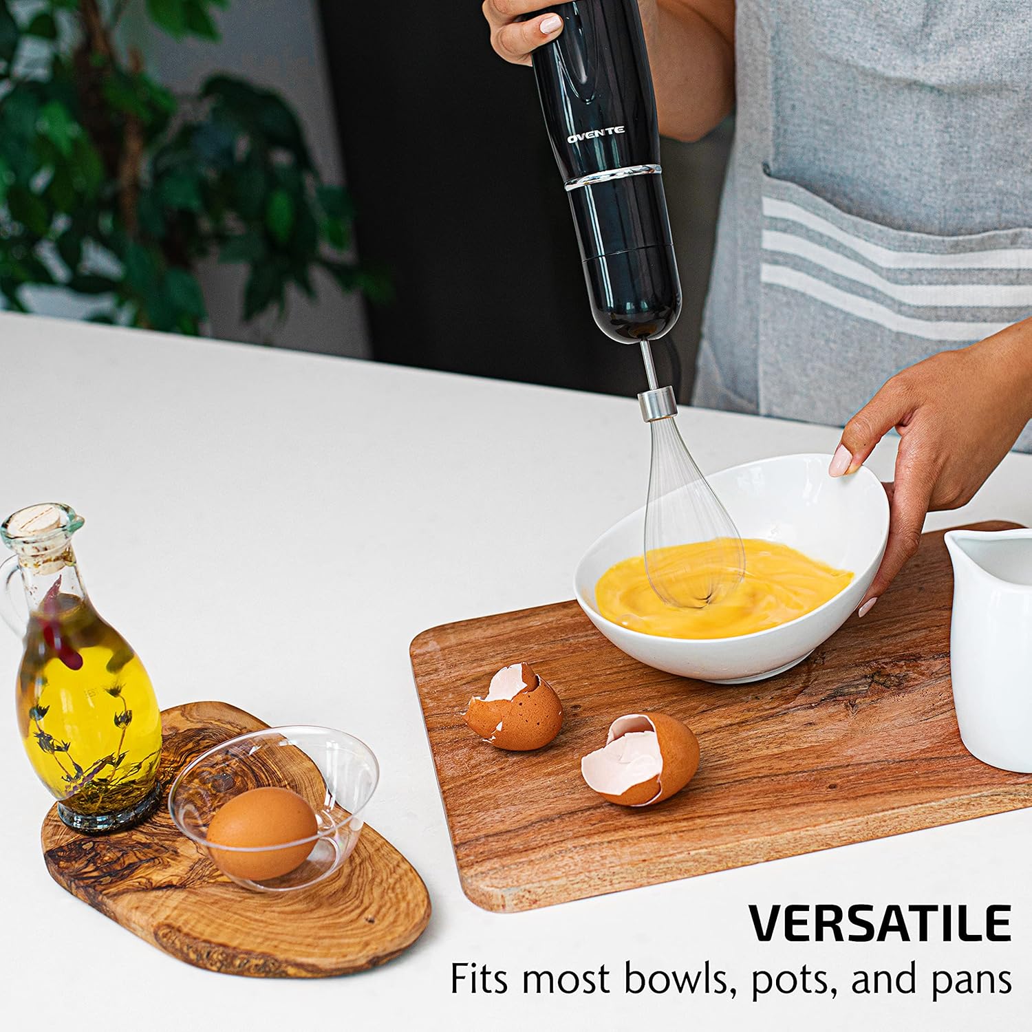 OVENTE Immersion Hand Blender, 300W Electric Handheld Portable Stick Mixer Set with 2 Mixing Speed, Stainless Steel Blades, Egg Whisk Attachment, Mixing Beaker and BPA-Free Food Chopper, Black HS565B - Image 6