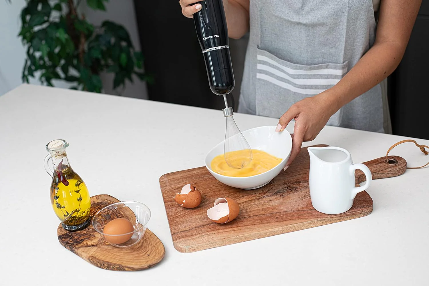 OVENTE Immersion Hand Blender, 300W Electric Handheld Portable Stick Mixer Set with 2 Mixing Speed, Stainless Steel Blades, Egg Whisk Attachment, Mixing Beaker and BPA-Free Food Chopper, Black HS565B - Image 8
