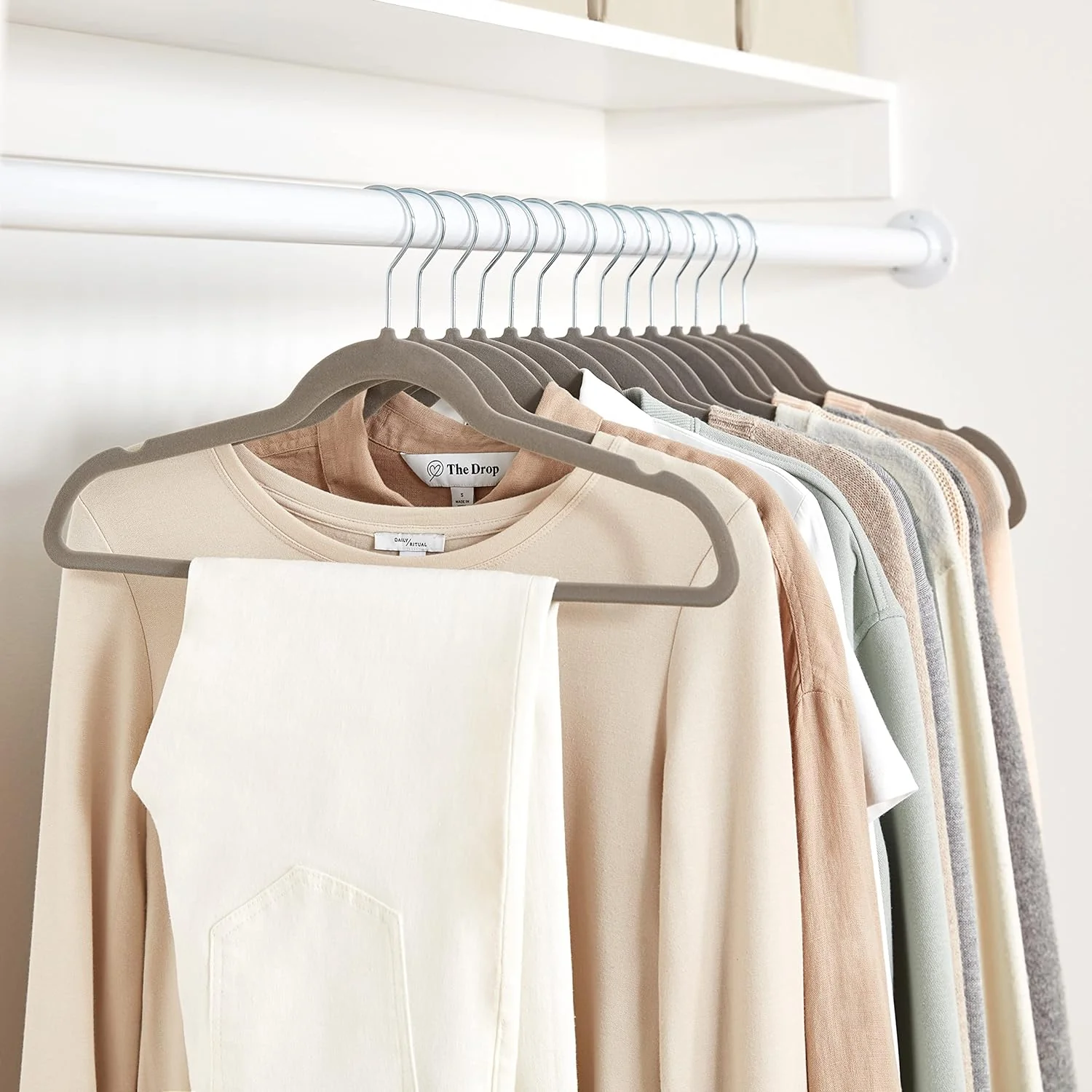 Amazon Basics Slim, Velvet, Non-Slip Suit Clothes Hangers, Gray/Silver - Pack of 50 - Image 10