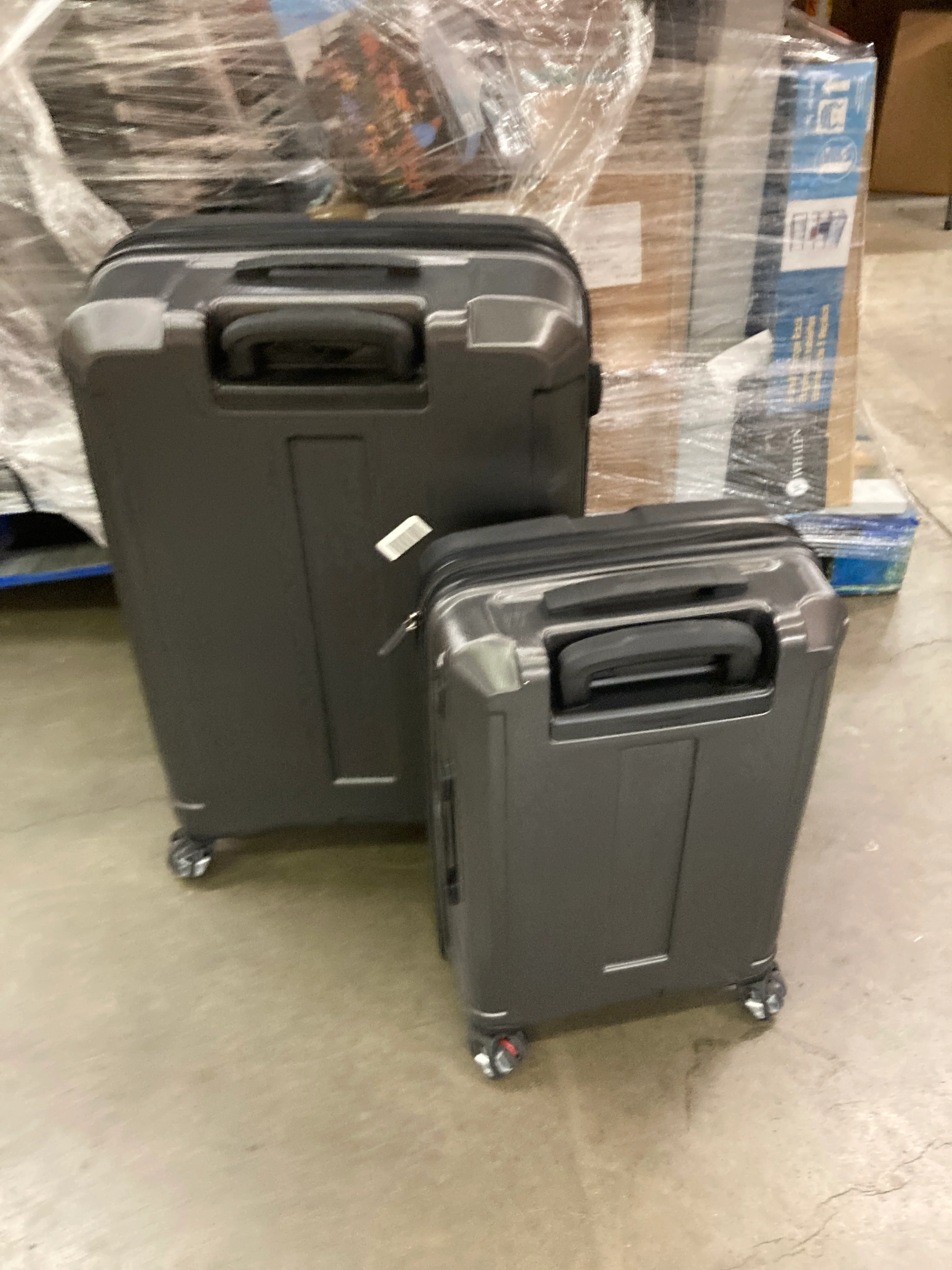 Costco - Samsonite Carbon Elite 2-piece Hardside Spinner Set - Retai $179 - Image 2