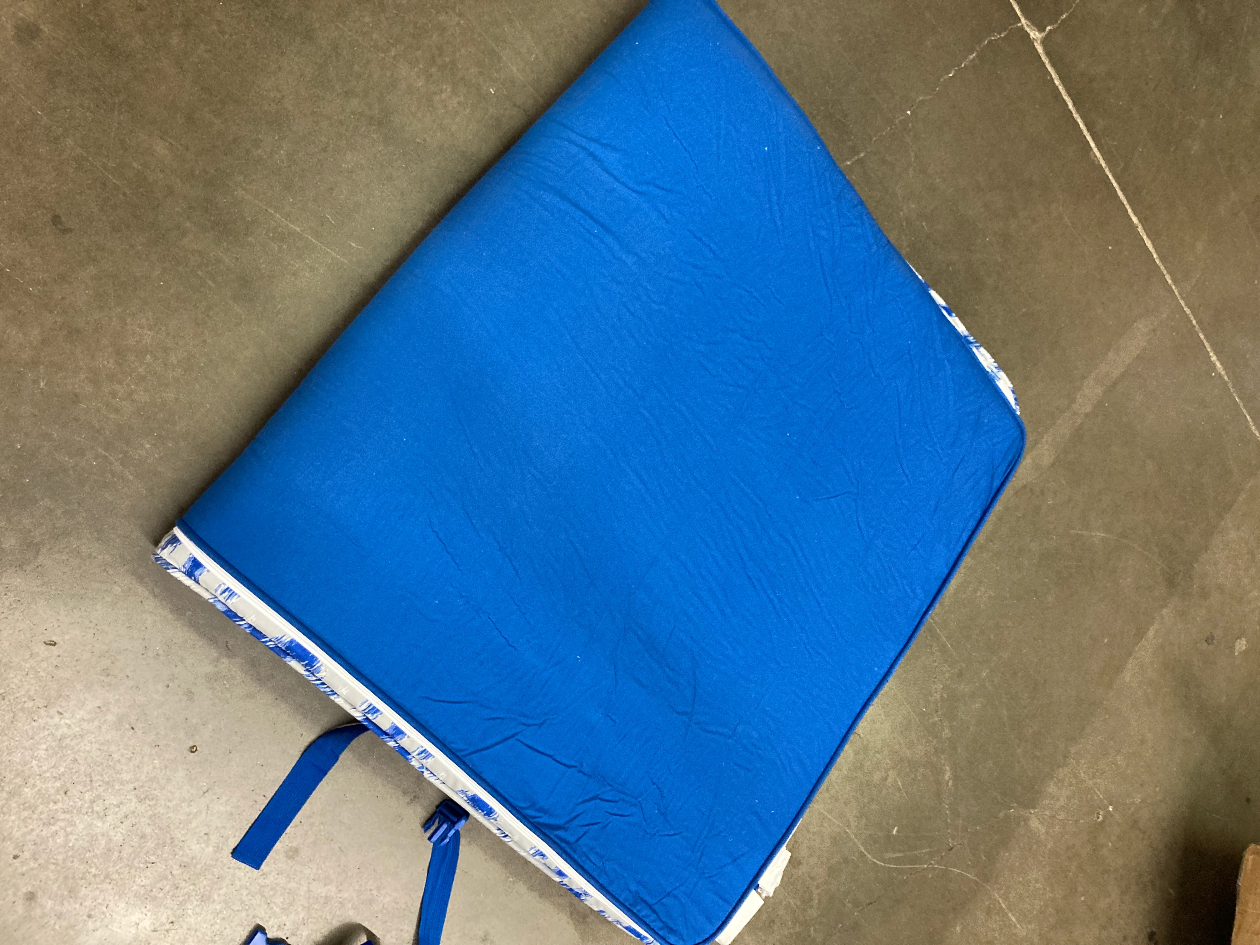 Costco - PureLux 2" Memory Foam Comfort Rollout Lounger - Retail $74 - Image 2