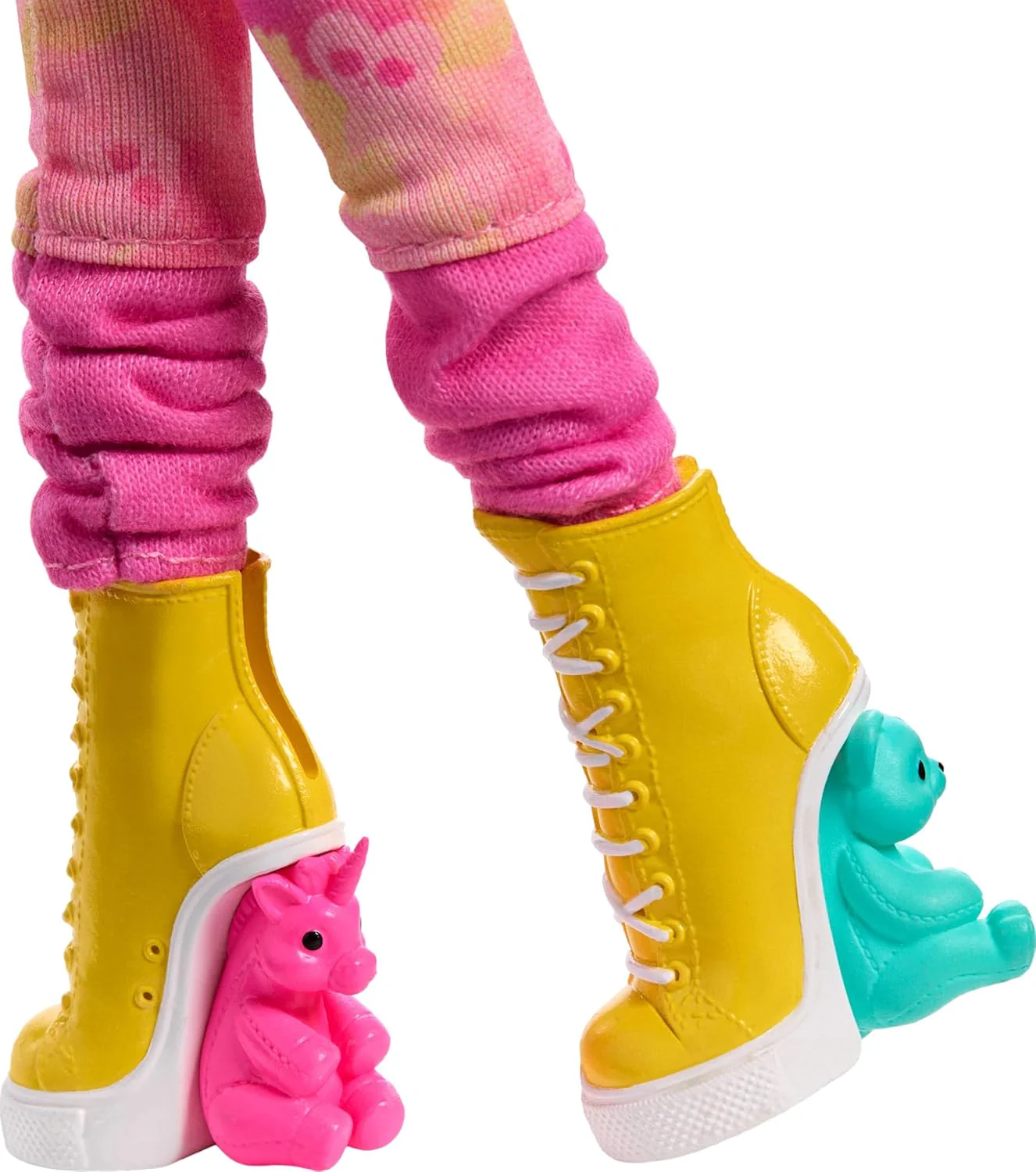 Monster High Wednesday Doll and Accessories, Enid Sinclair Collectible in Pink Fashion with Beret and Backpack, Doll Stand - Image 5