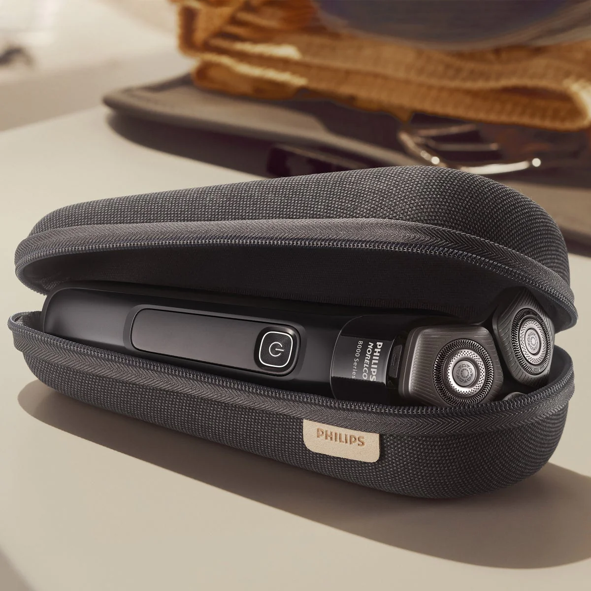 Philips Norelco Shaver 8000, Electric Shaver, Wet & Dry, with SenseIQ - Image 4