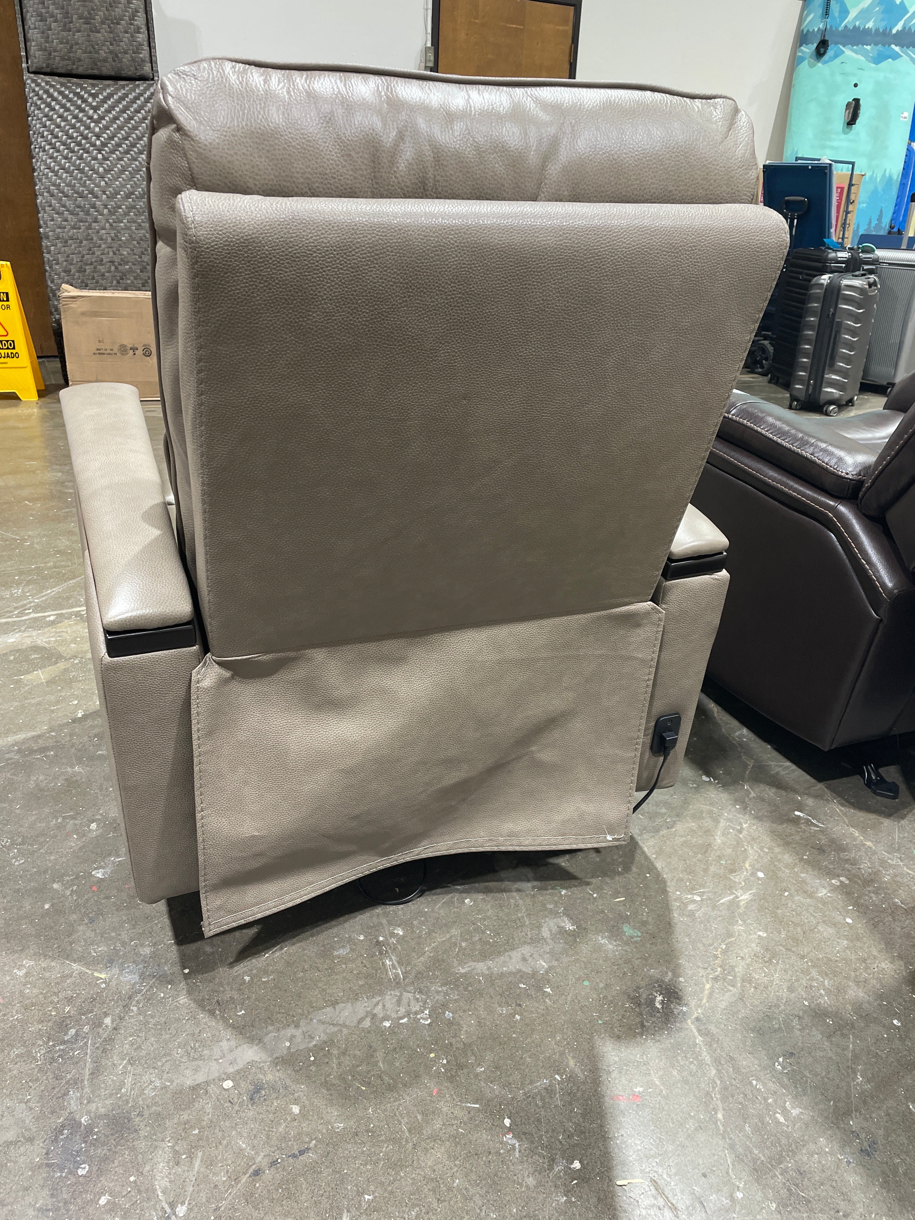 Shayne Leather Power Recliner with Power Headrest - Image 9