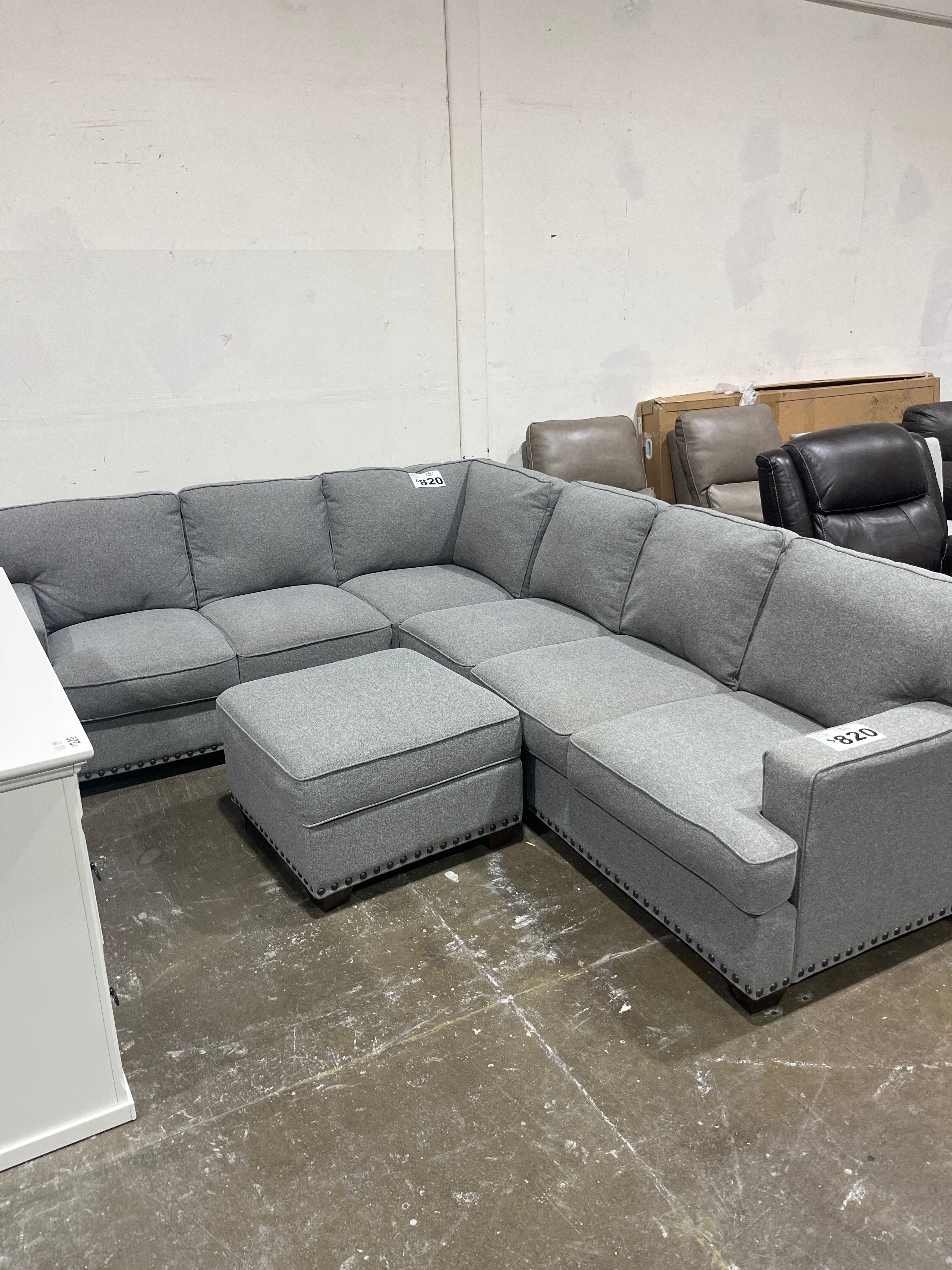 Thomasville Emilee Fabric Sectional with Storage Ottoman - Image 5