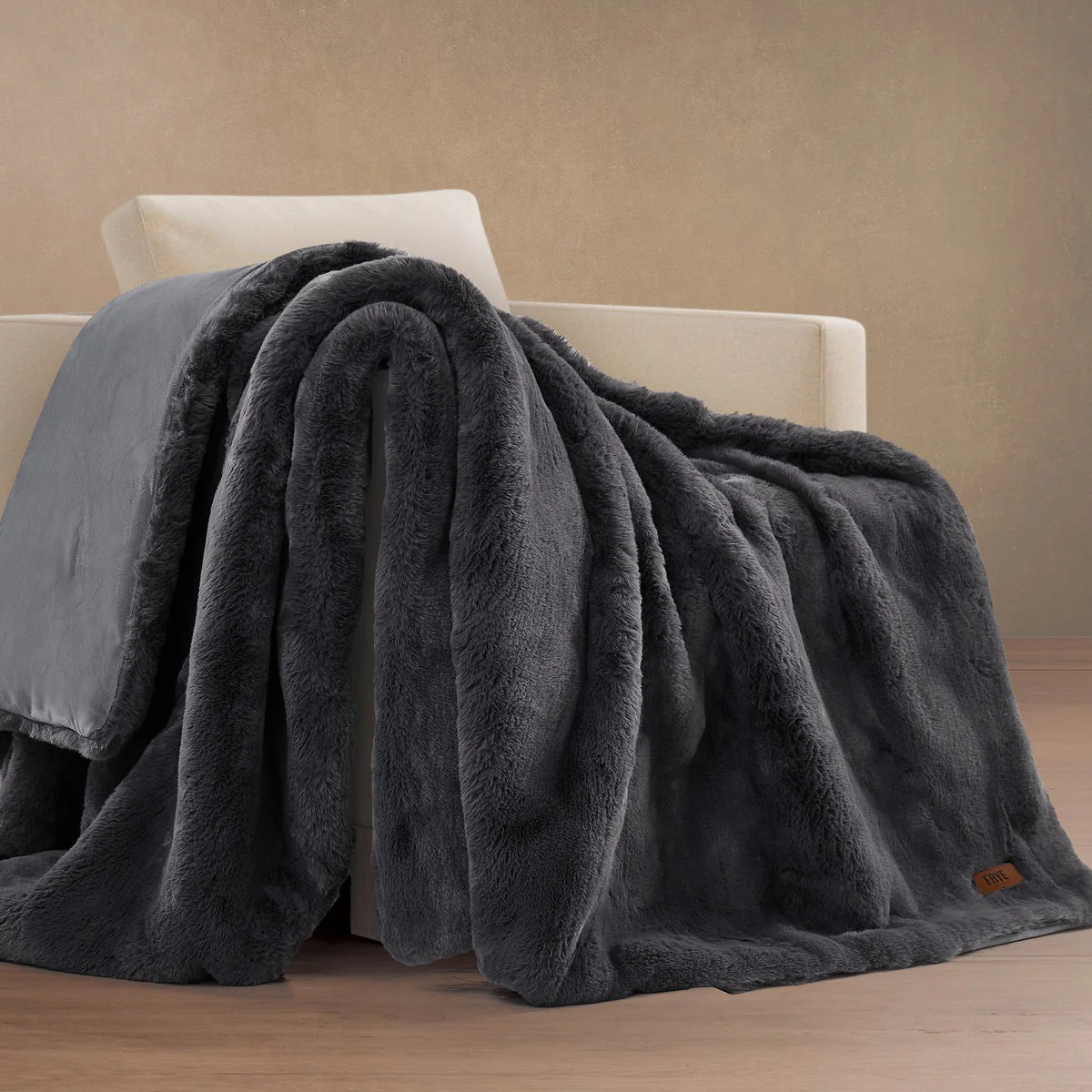NEW - FRYE Luxe Faux Fur Throw