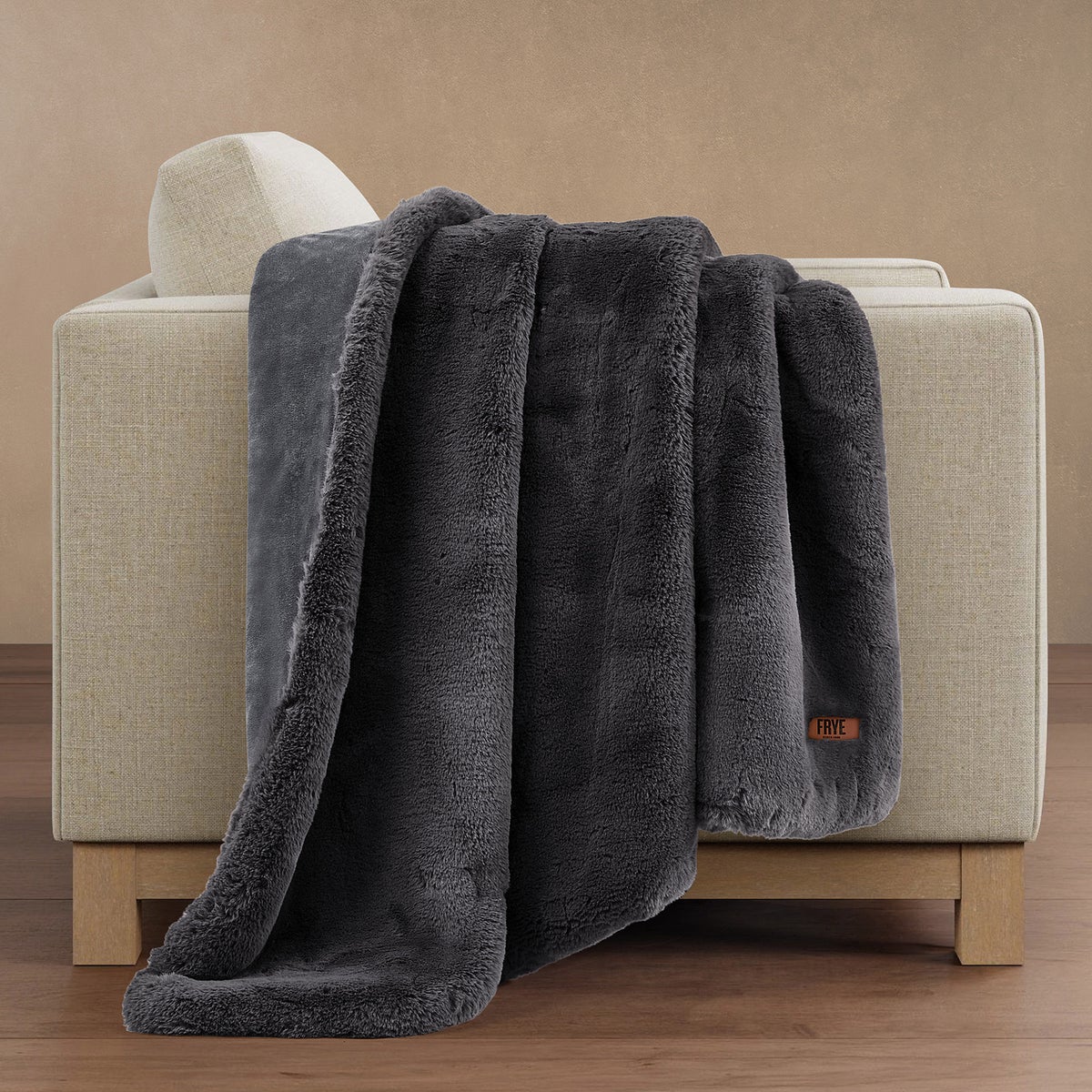 NEW - FRYE Luxe Faux Fur Throw - Image 2