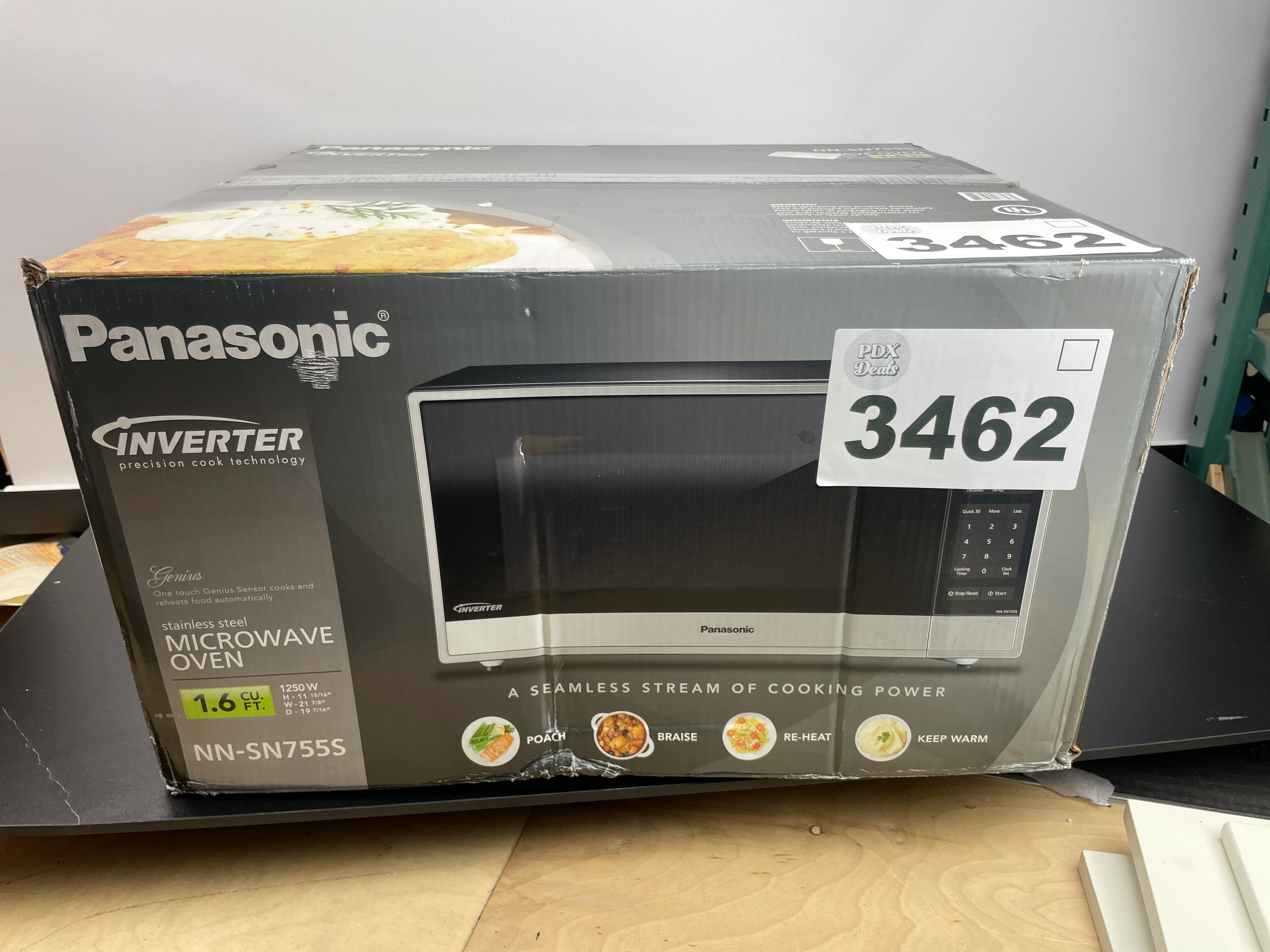 Like NEW - Panasonic 1.6CuFt Countertop Microwave with Genius Inverter Technology, NN-SN755S - Retail $179 - Image 7