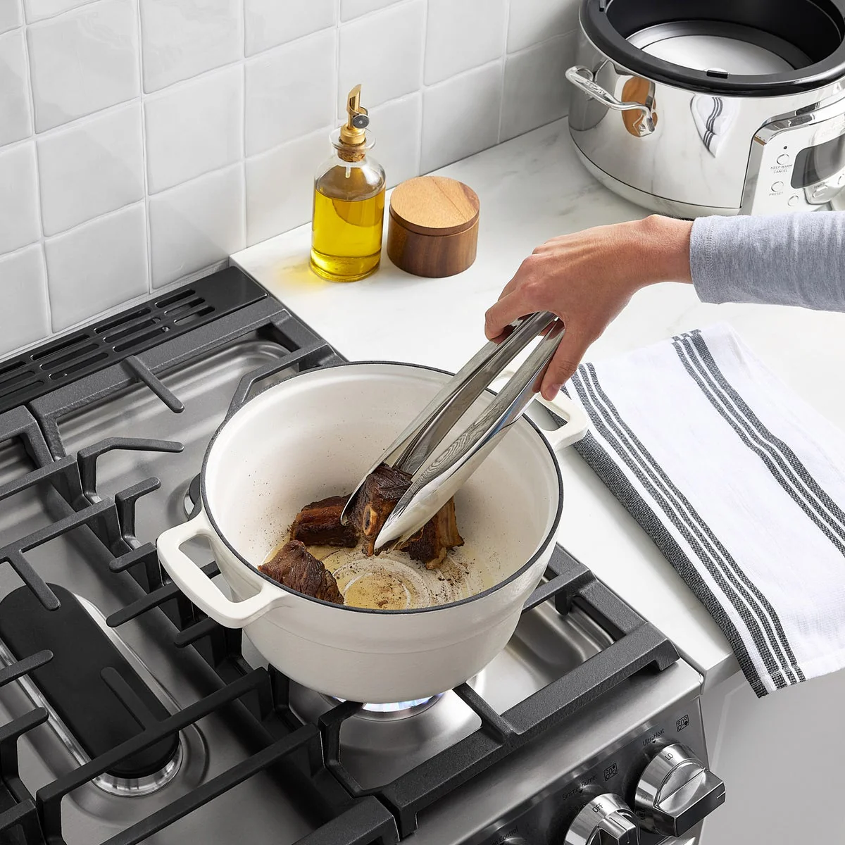 NEW - All-Clad 6-in-1 Digital Slow Cooker with Cast Iron Pot, 5 Quart - Image 3