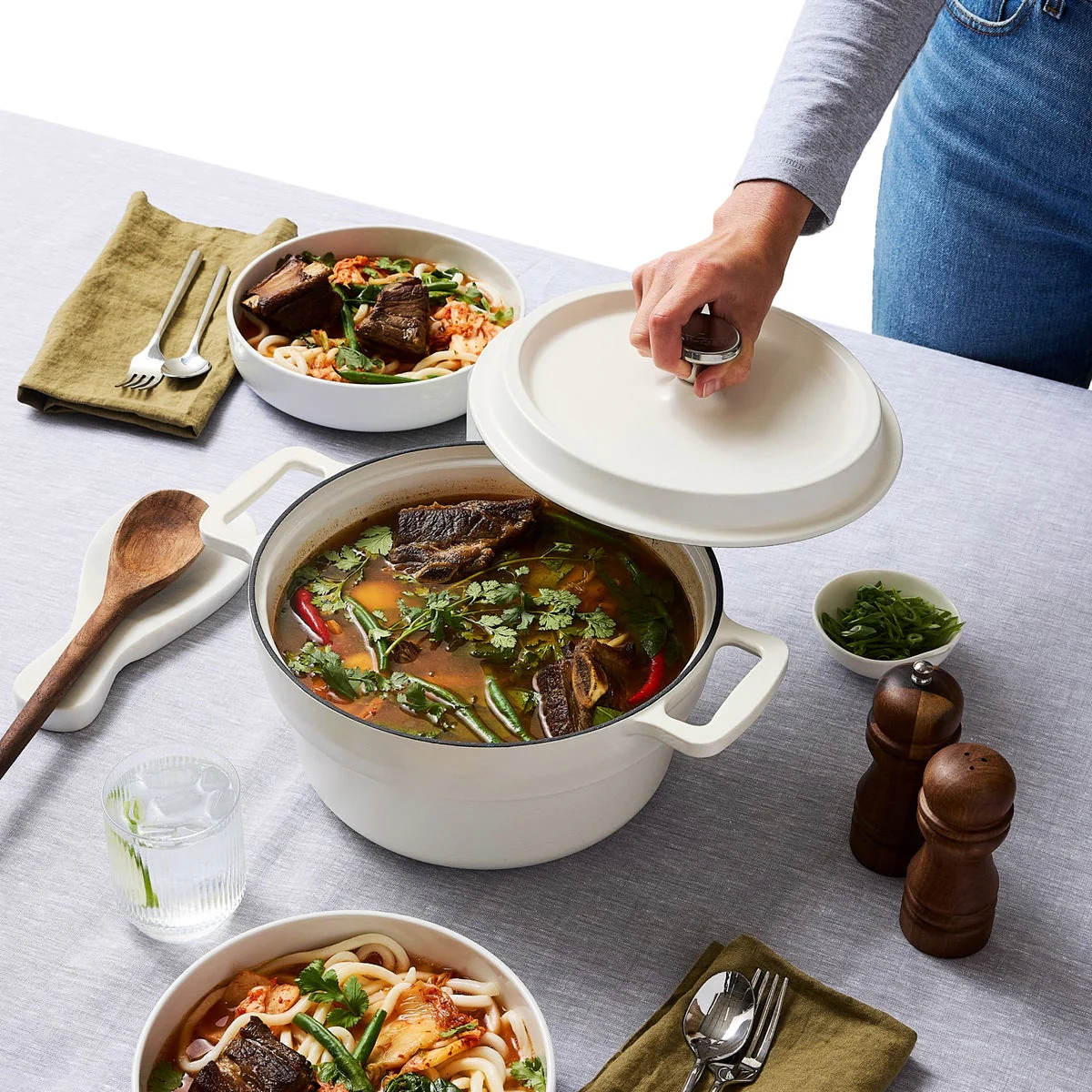 NEW - All-Clad 6-in-1 Digital Slow Cooker with Cast Iron Pot, 5 Quart - Image 4