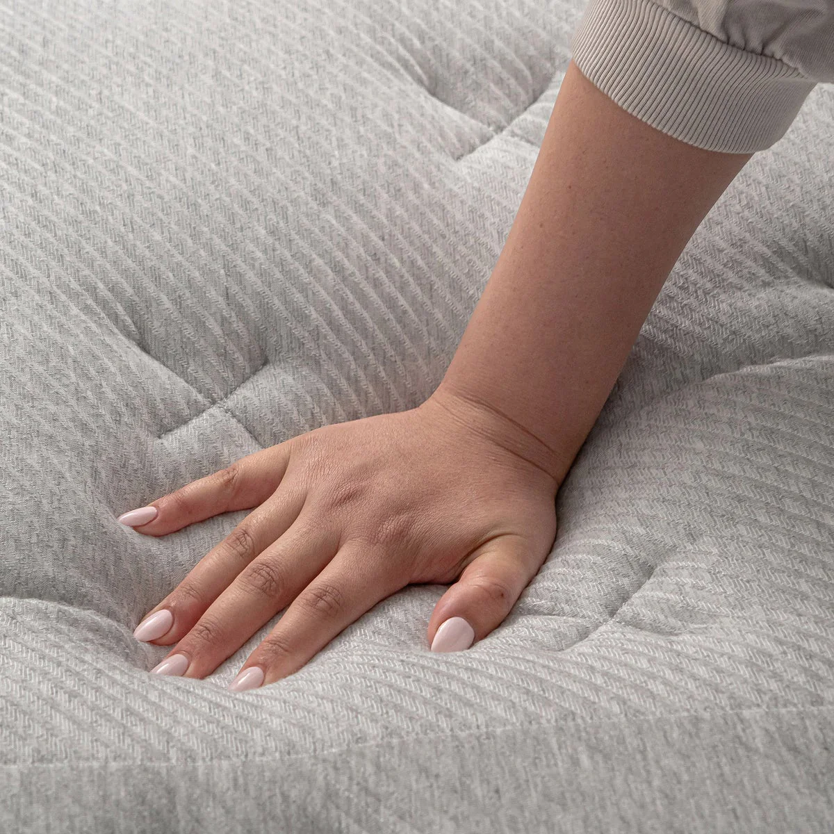Leesa Oasis Chill 13.5" Euro Top Medium Firm Hybrid Mattress, Queen - Image 4