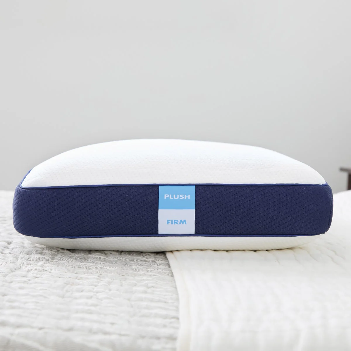 Theraluxe by Therapedic Dual Comfort Gel Memory Foam Pillow - Image 3