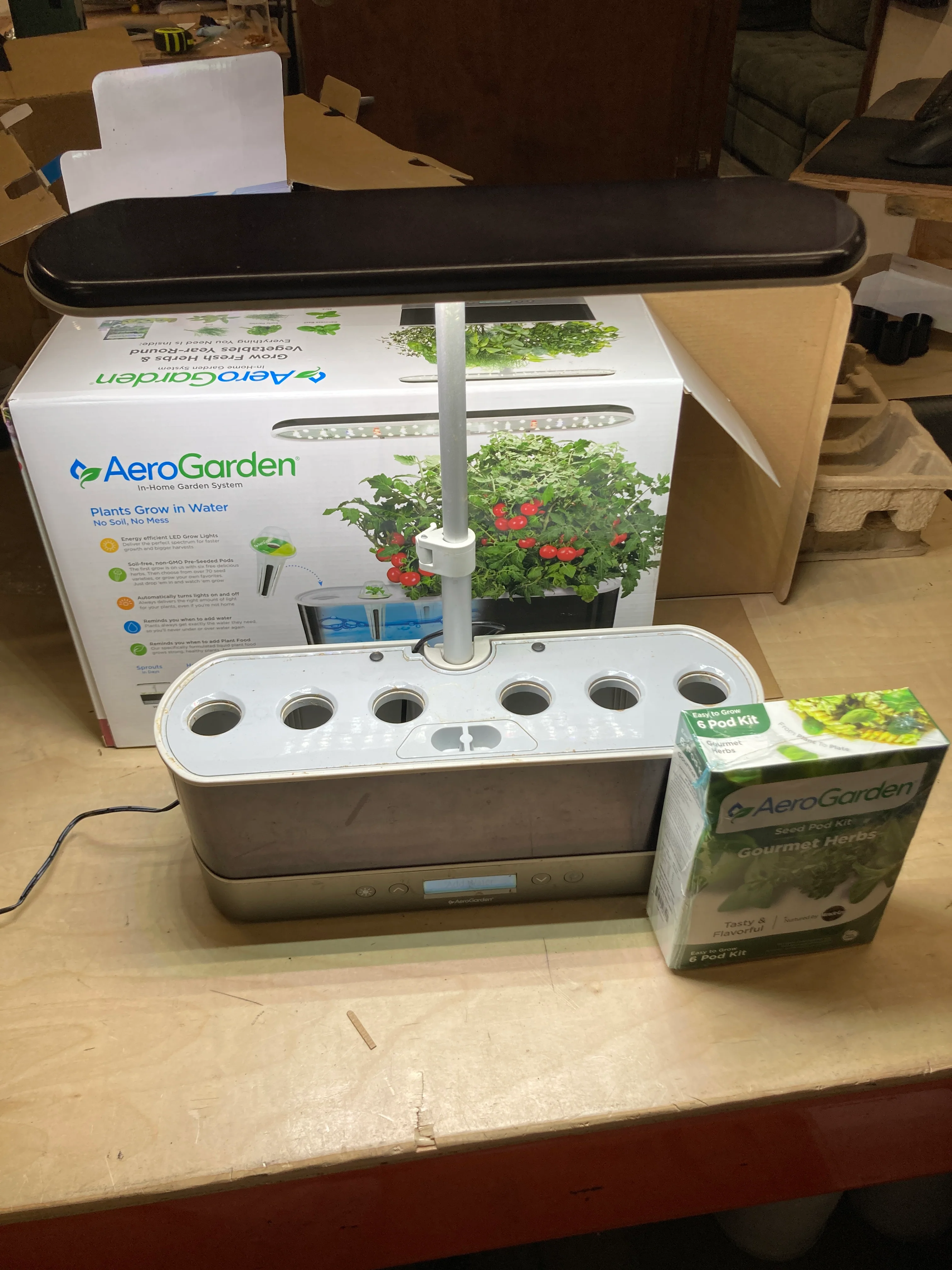 AeroGarden Harvest Elite Slim Indoor Garden - Retail $129