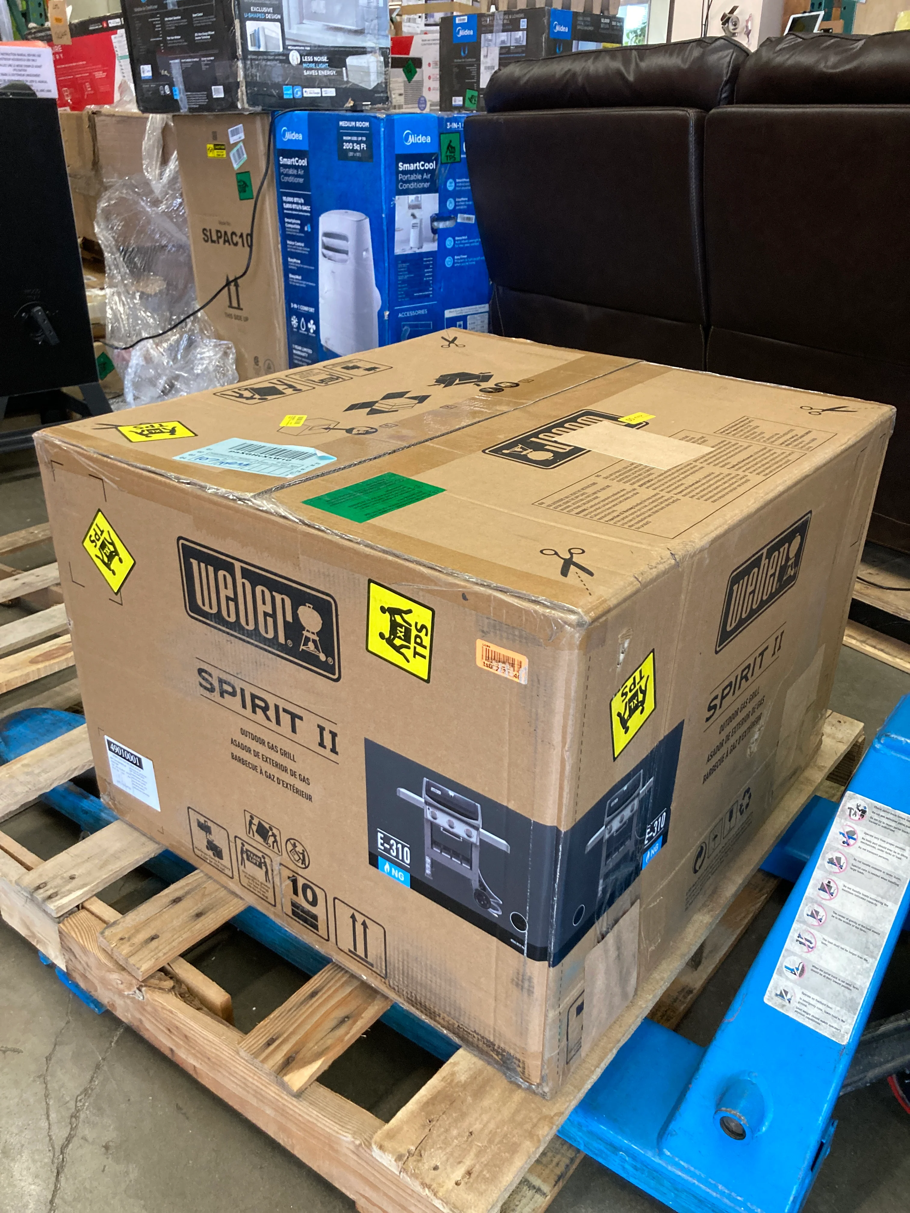 NEW IN BOX - Weber Spirit II E-310 3-Burner Natural Gas Grill, Black - Retail $569 - Image 4