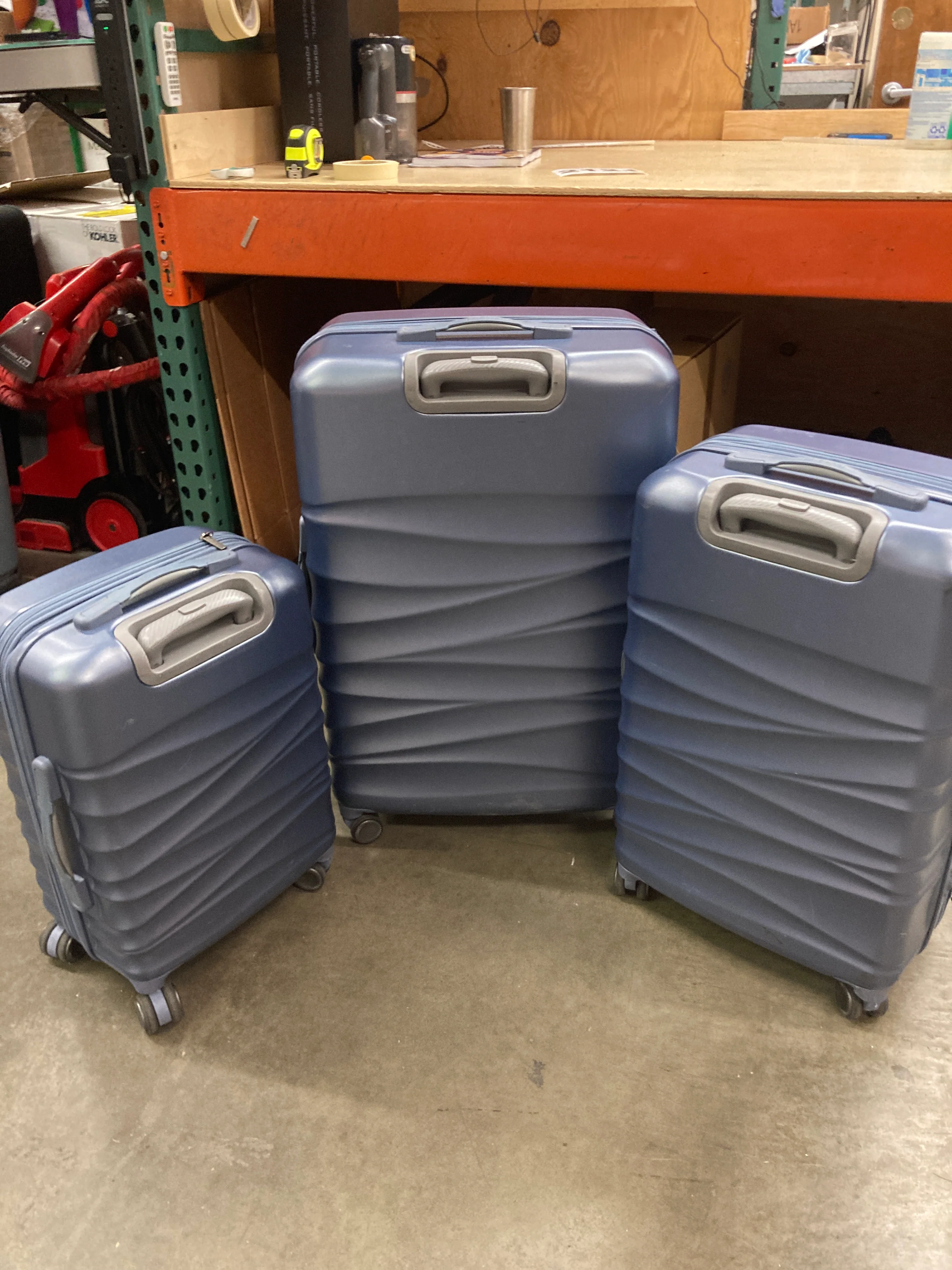 Costco - American Tourister Tranquil 3-piece Hardside Set - Retail $229 - Image 2