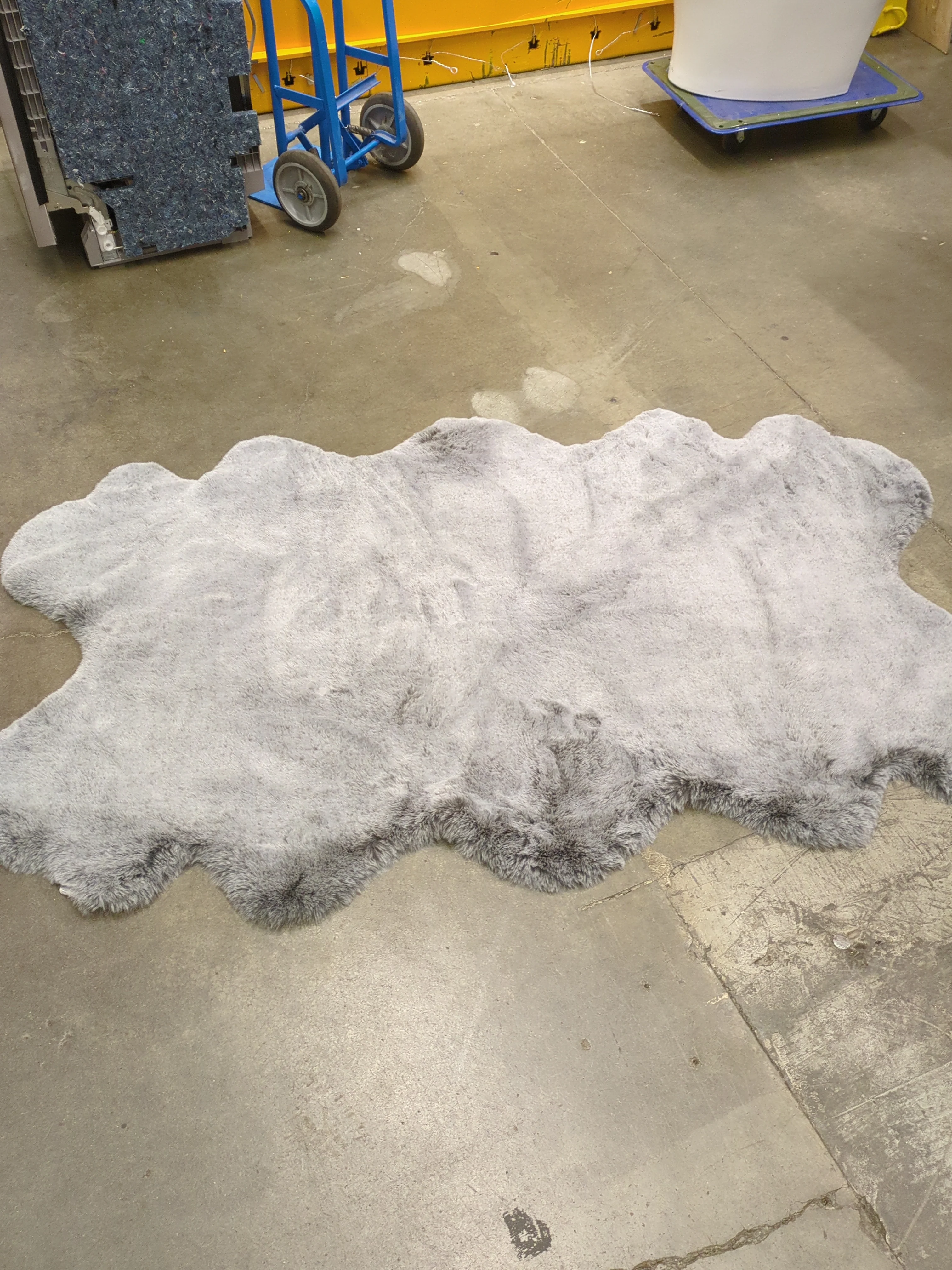 NEW - Costco - Mon Chateau Luxe Faux Fur 3’7” x 5’11” Rug - Retail $69 - Image 4