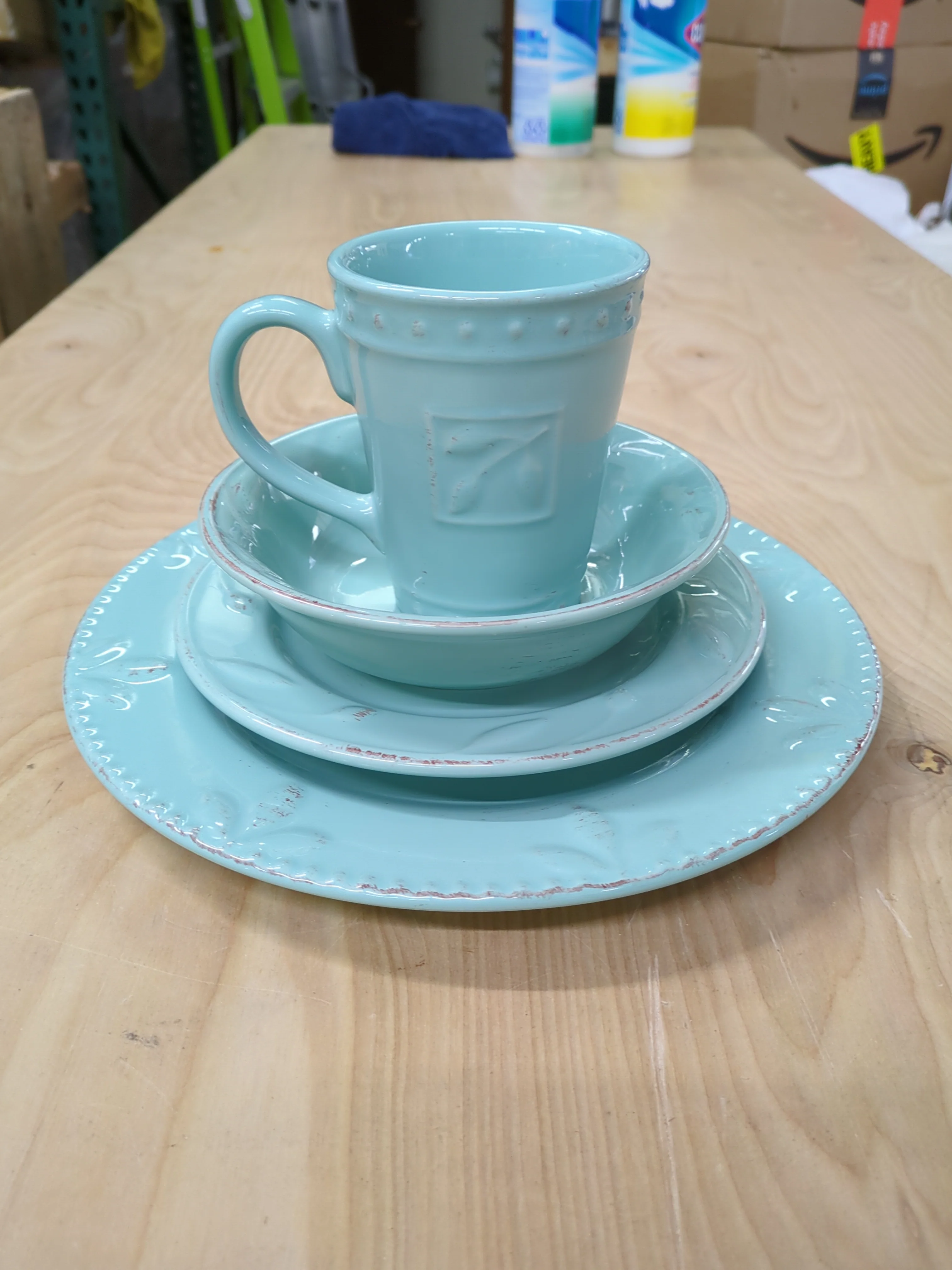 NEW - Signature Housewares 4 Piece Sorrento Collection Stoneware Dinnerware Set, Aqua Blue - Retail $27