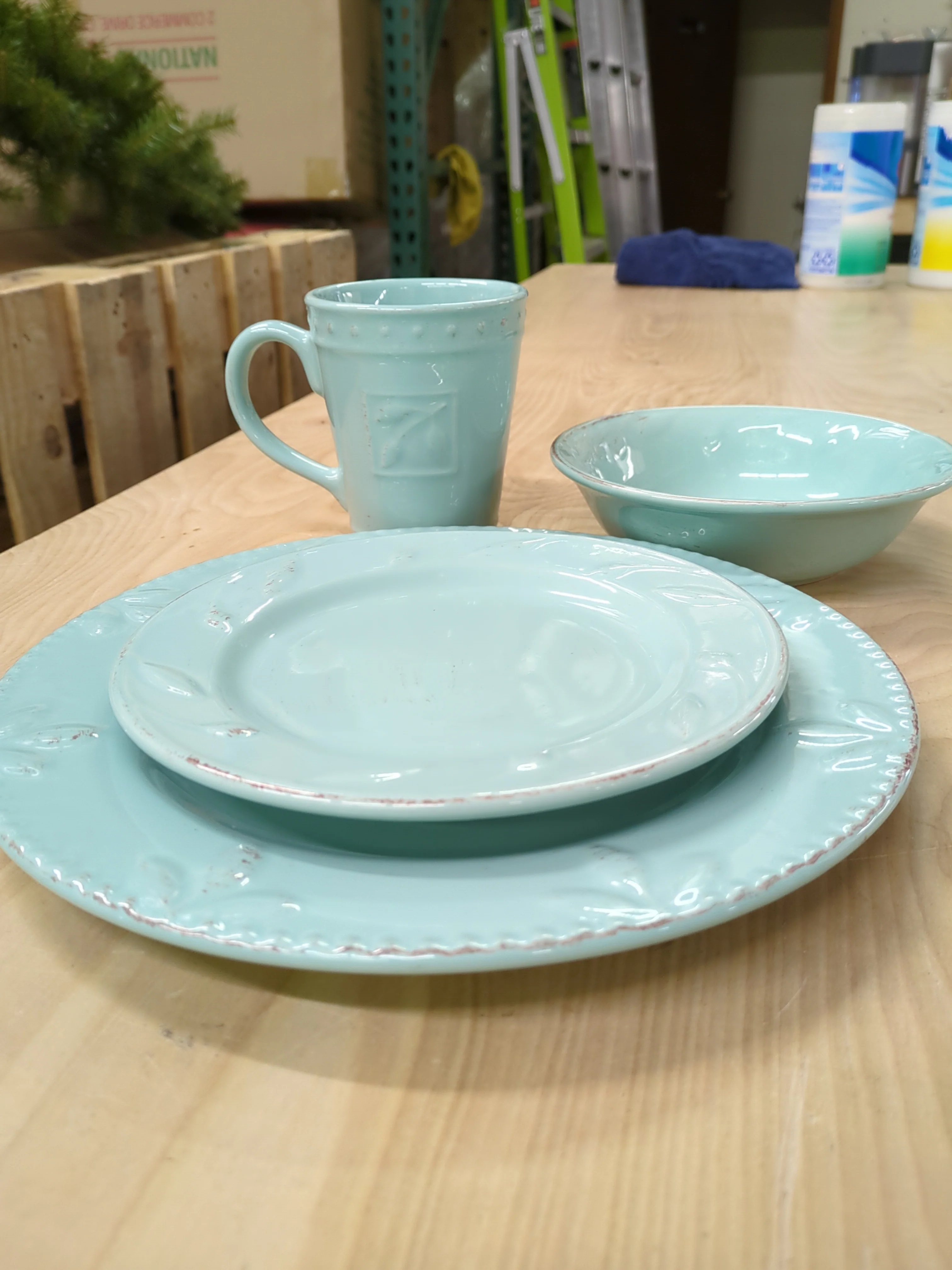 NEW - Signature Housewares 4 Piece Sorrento Collection Stoneware Dinnerware Set, Aqua Blue - Retail $27 - Image 3