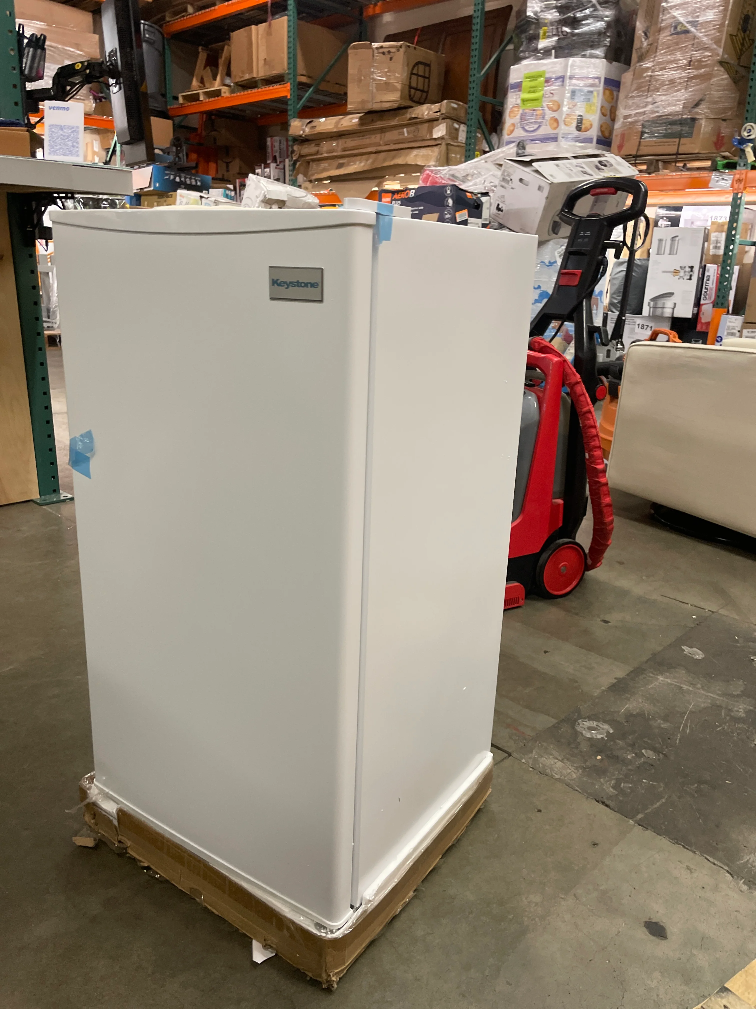 NEW - KEYSTONE KSTRC331DW Full-Width Freezer Compartment in White Energy Star 3.3 Cu. Ft. Compact Single-Door Refrigerator - Retail $149 - Image 3