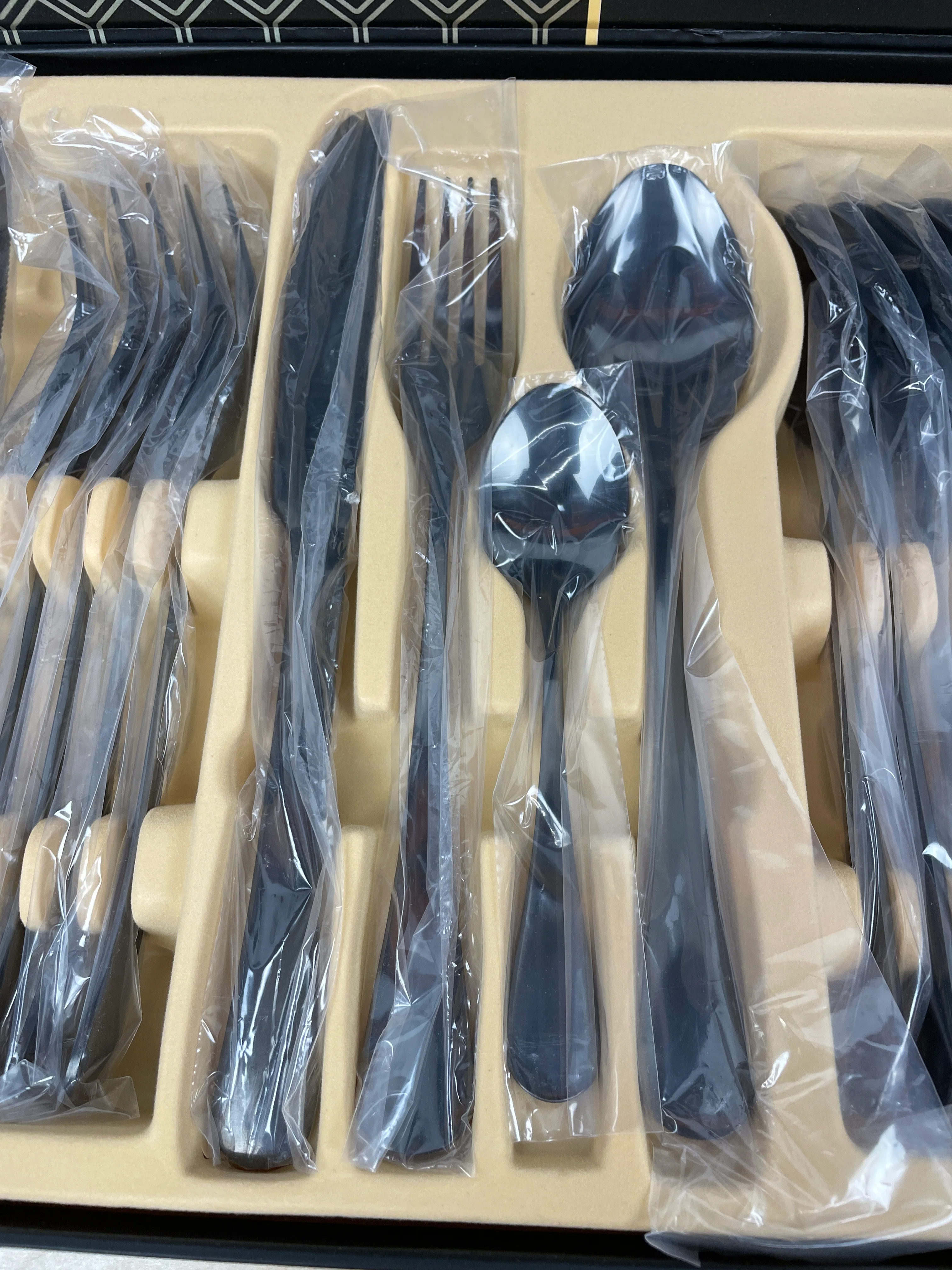 24 Piece Cutlery Set - Black - Image 3