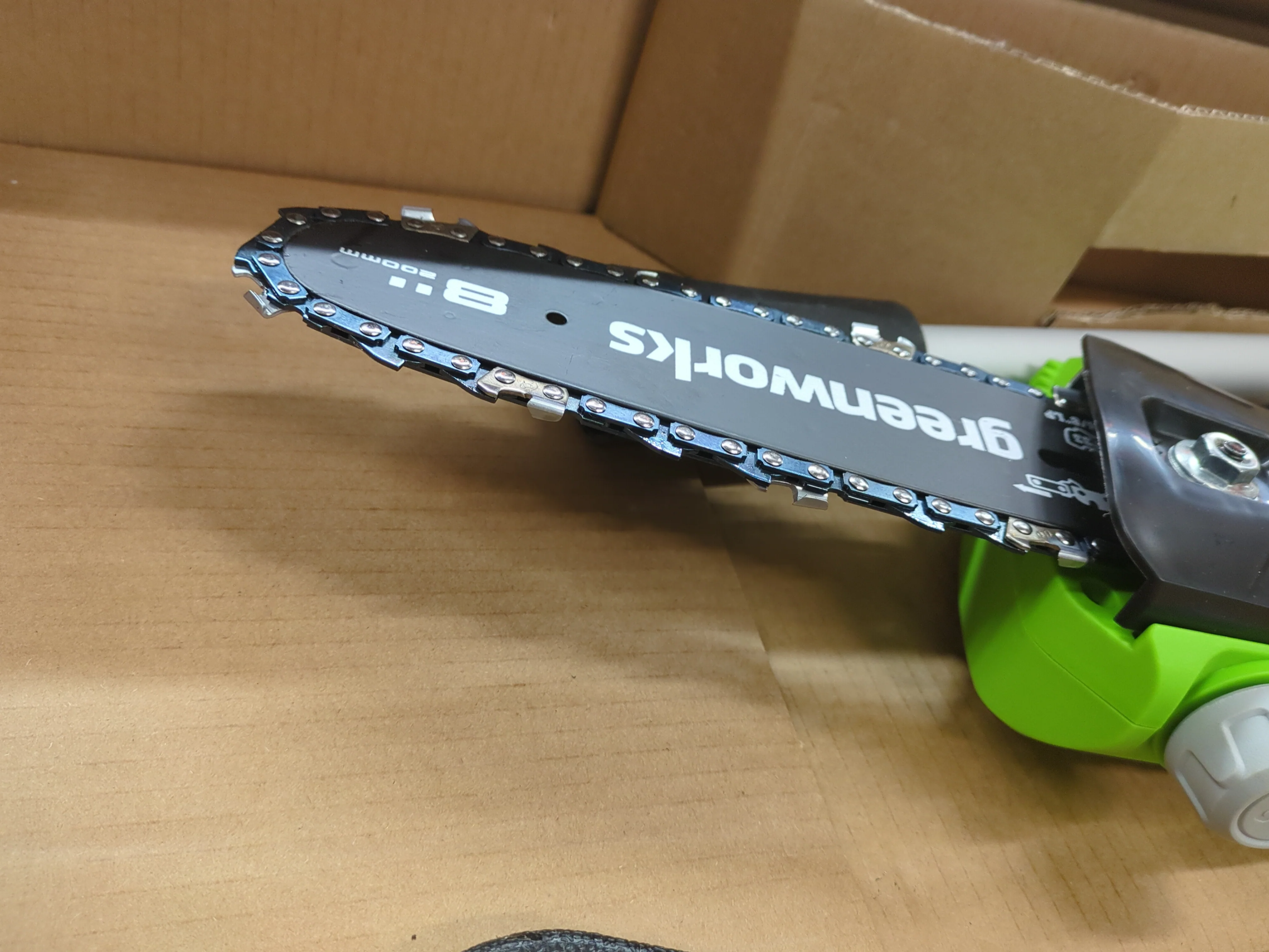 Greenworks 24V 8" Polesaw + 20" Pole Hedge Trimmer Combo, Battery and Charger - Retail $199 - Image 4
