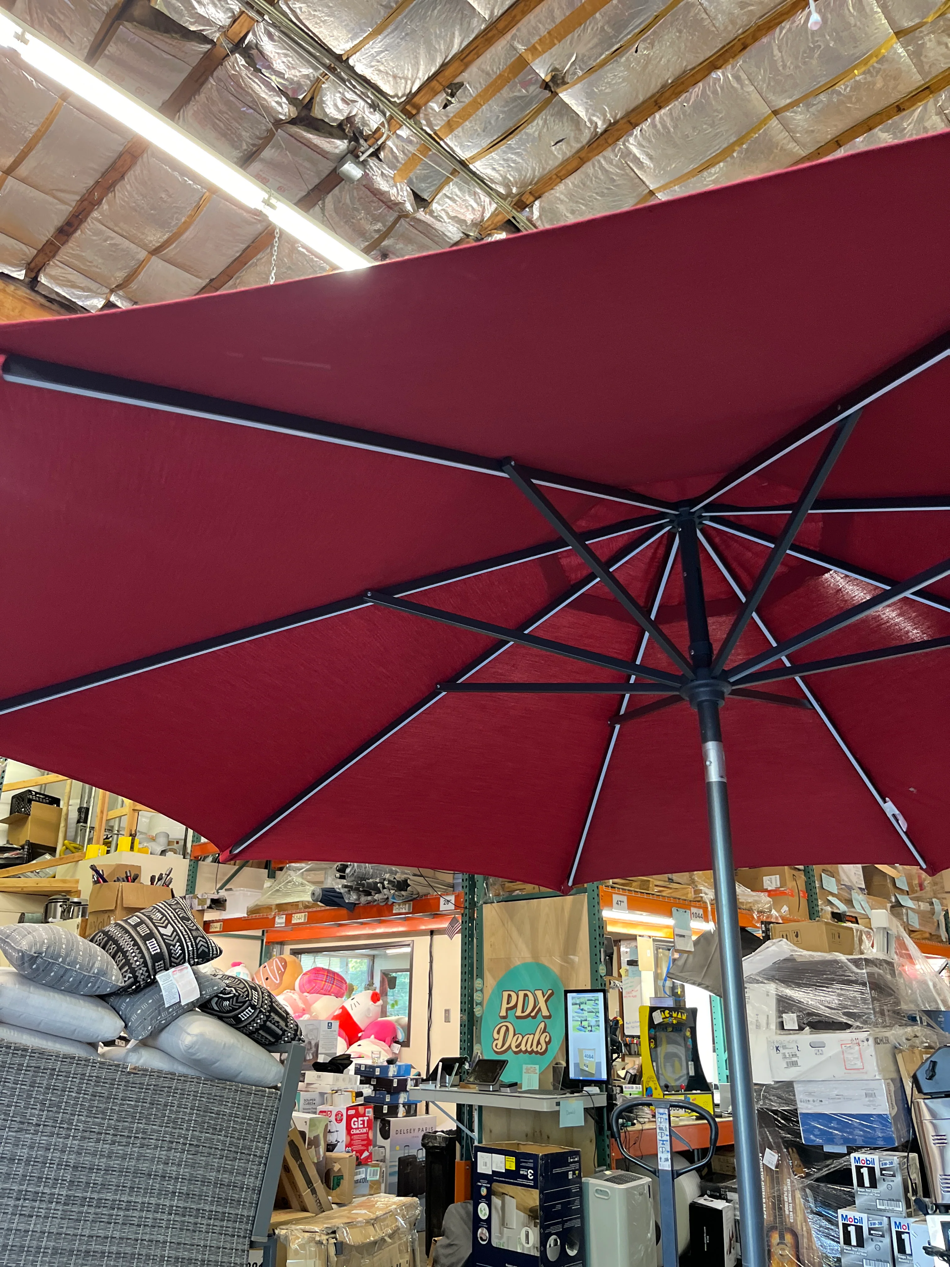 Sunvilla 10' Round Solar LED Market Umbrella - Retail $174 - Image 5