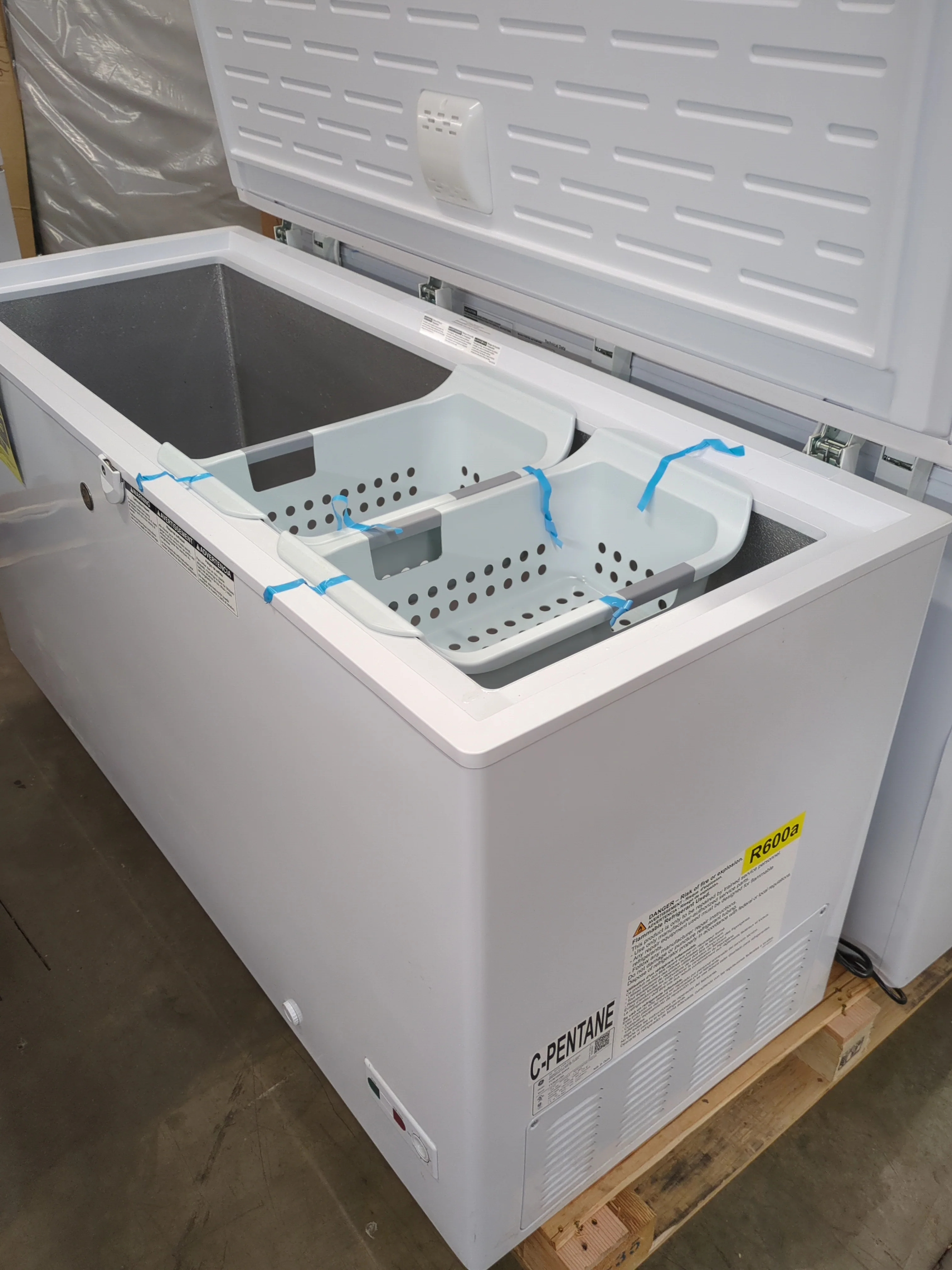 Like NEW - GE 15.7 cu. ft. Chest Freezer, Garage Ready - Retail $799 - Image 5
