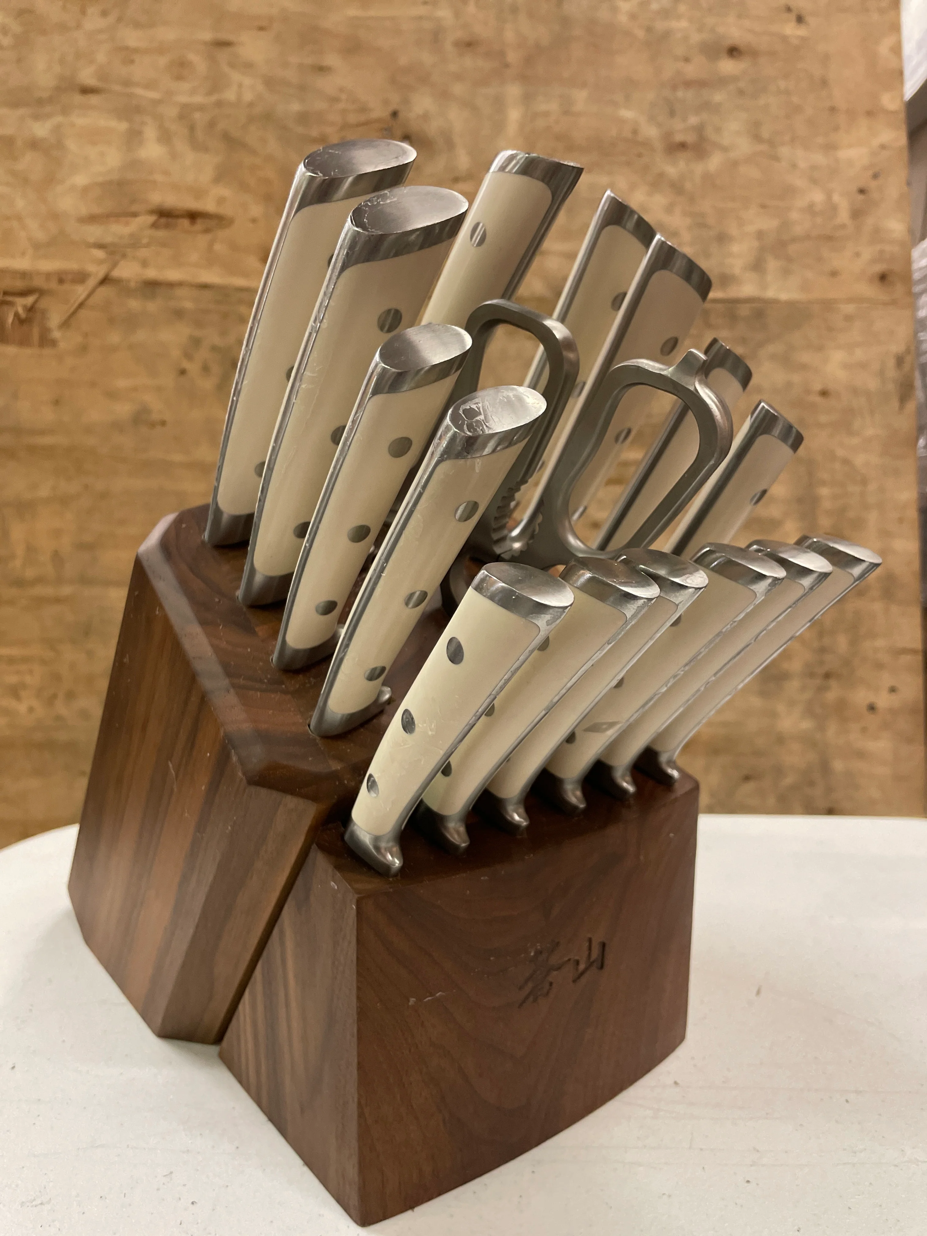 Costco - Cangshan S1 Series 17-piece Forged German Steel Knife - Retail $259 - Image 3