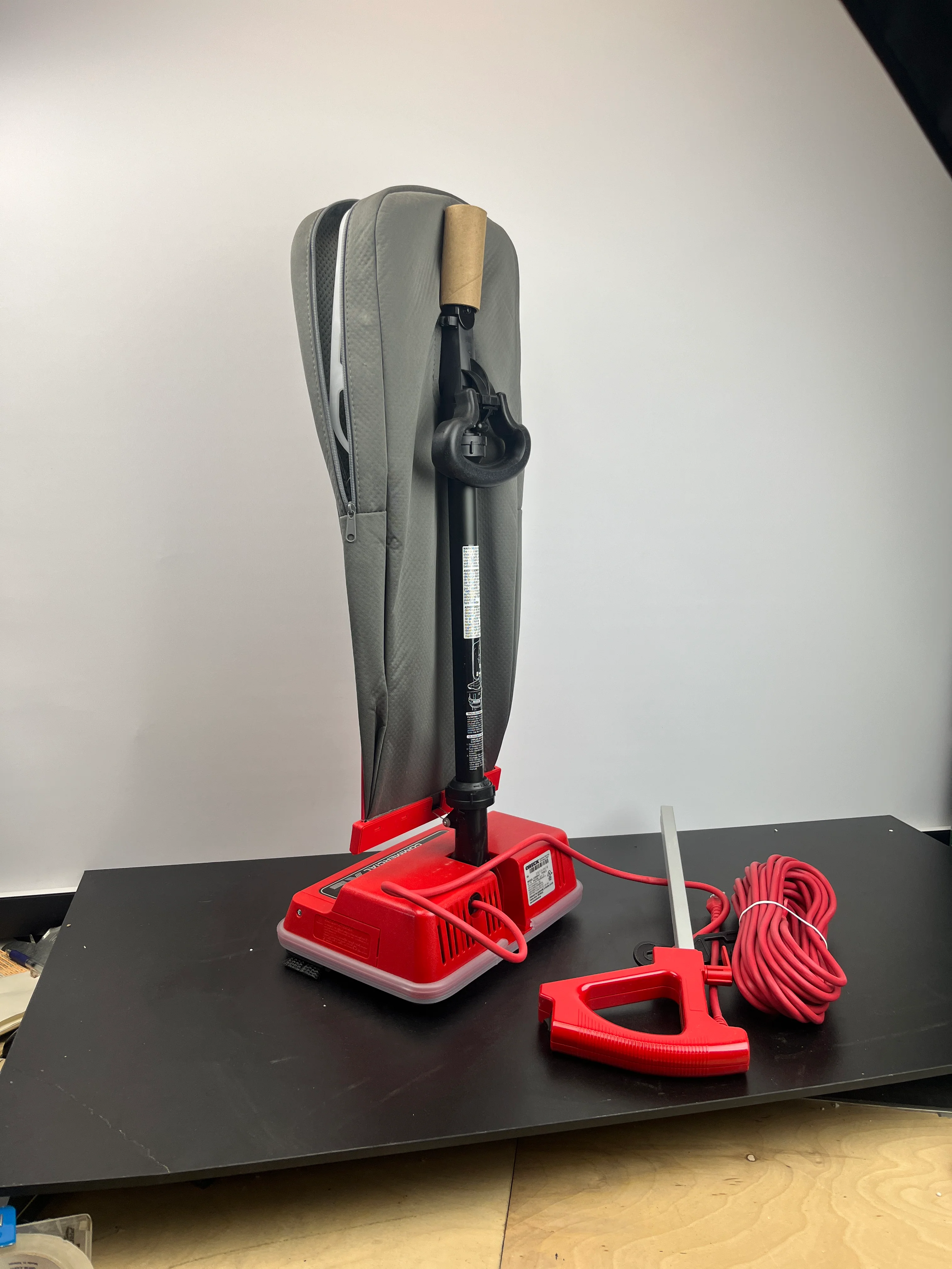 NEW - Oreck Commercial Upright Bagged Vacuum Cleaner, Lightweight, 40ft Power Cord, U2000R1, Grey/Red - Retail $196 - Image 3