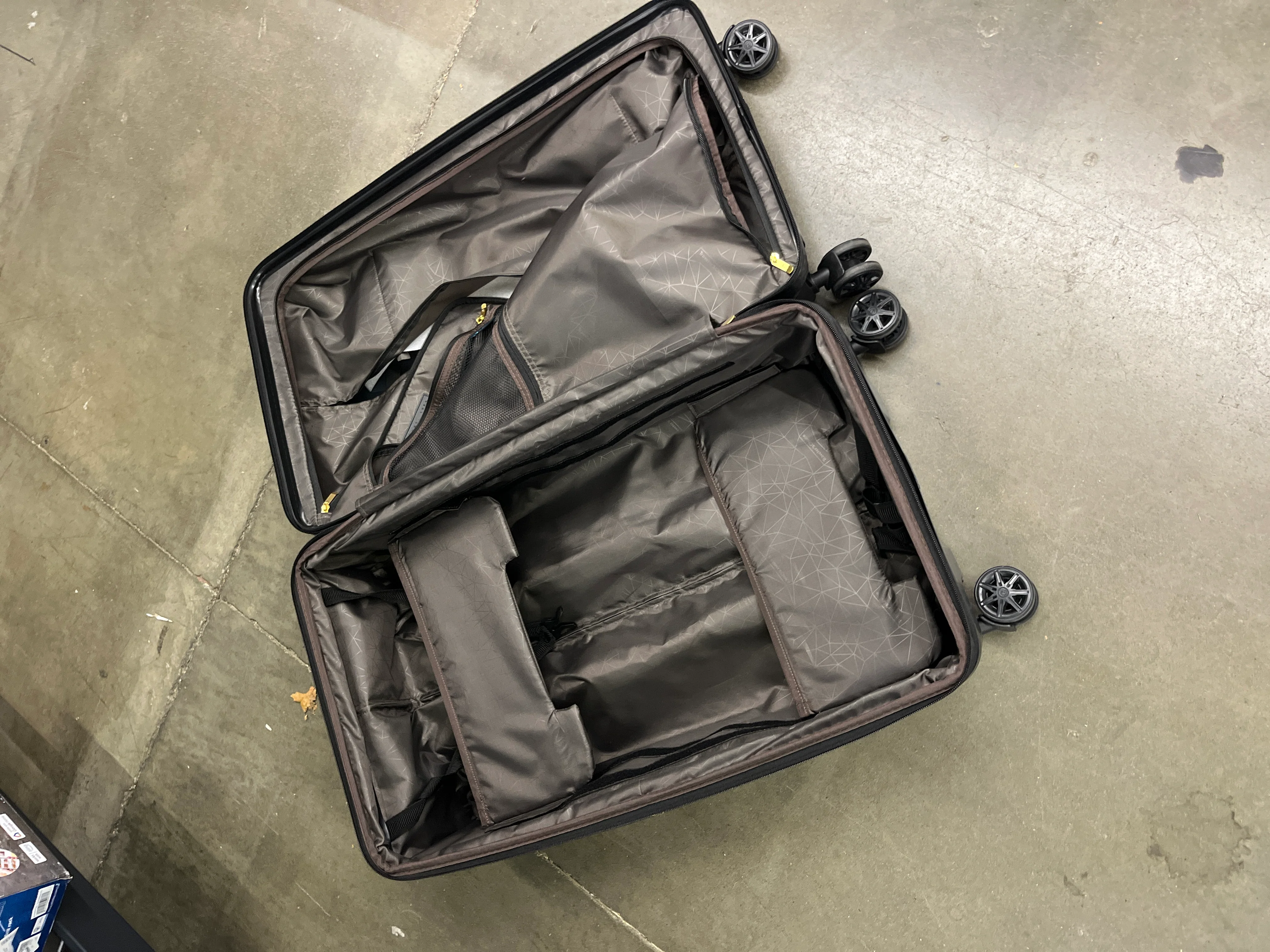 Traveler's Choice 30in Creekside Hardside Check-in Luggage Spinner - Retail $119 - Image 3