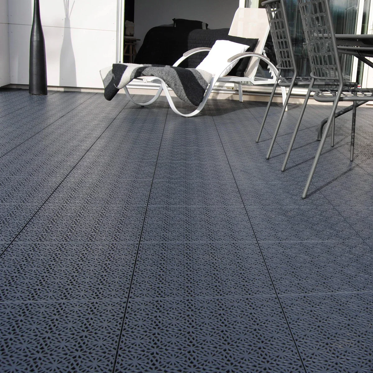 Bergo XL All Weather Interlocking Tiles 14PK  - Retail $74 - Image 2