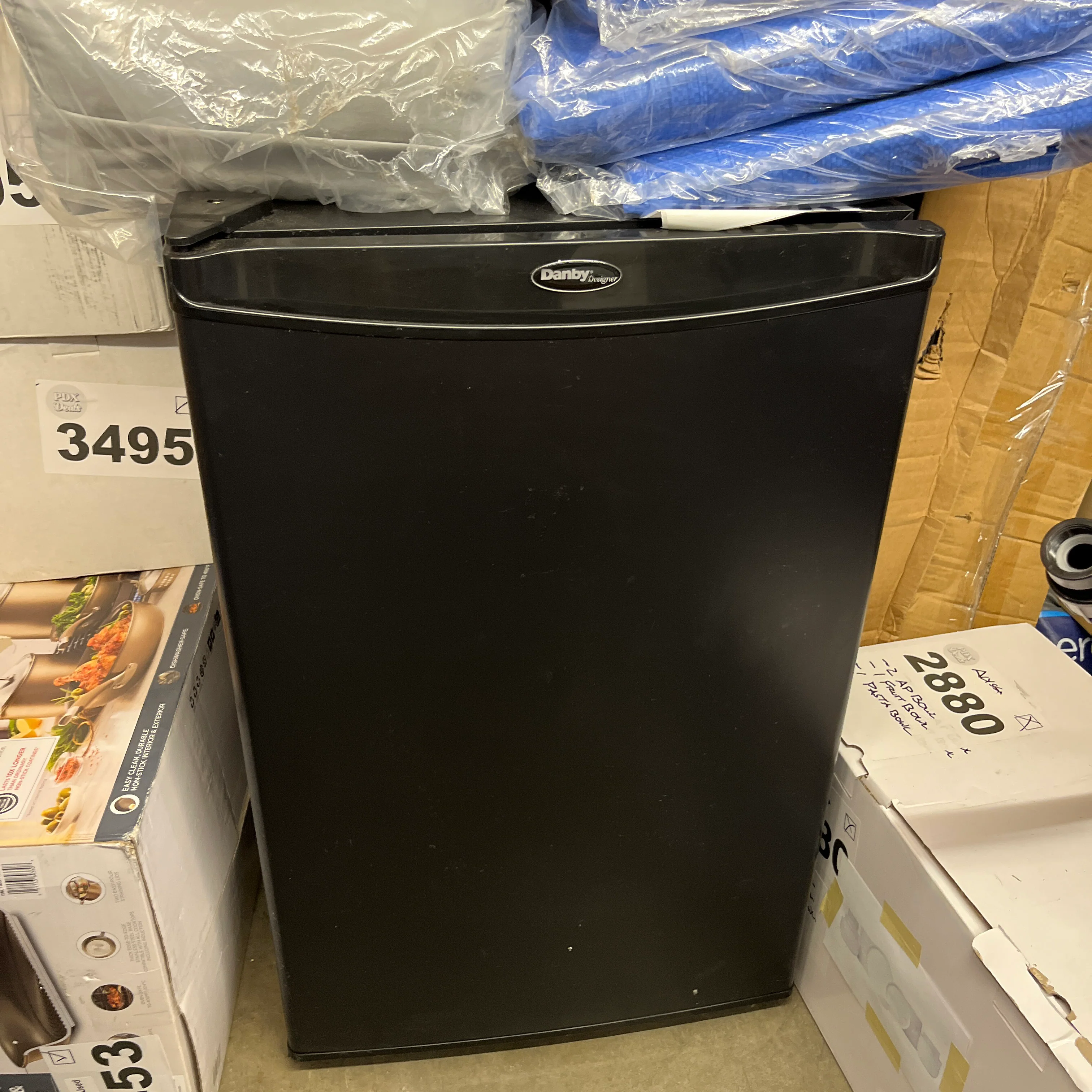 Danby Designer DAR044A4BDD-6 4.4 Cu.Ft. Mini Fridge, Compact Refrigerator for Bedroom, Living Room, Bar, Dorm, Kitchen, Office, E-Star in Black - Retail $299 - Image 6